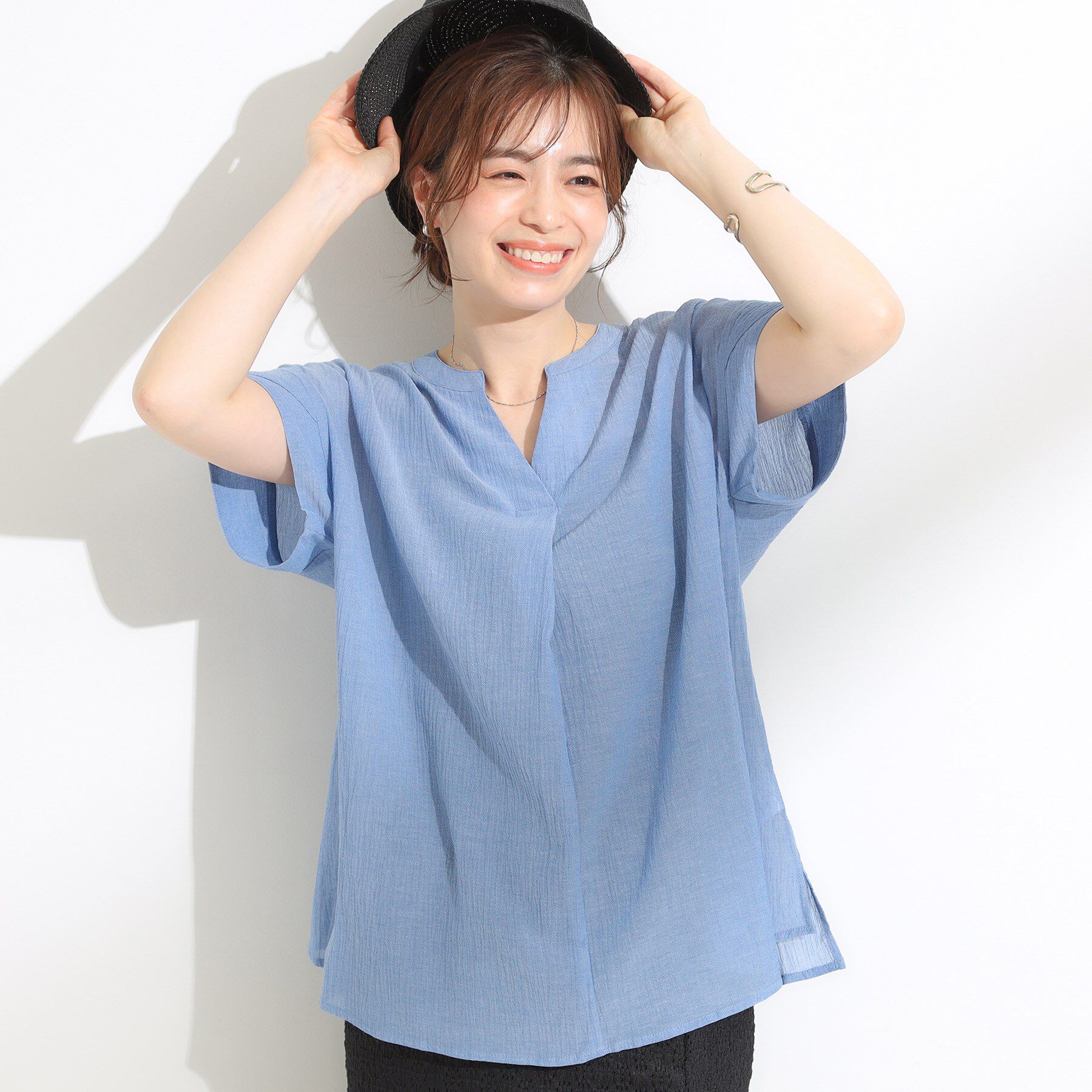 SHOO･LA･RUE「【S-LL】きれいに体型カバー さらシャリコットン スキッパーシャツ」|シャツ・ブラウス|ブルー(092)