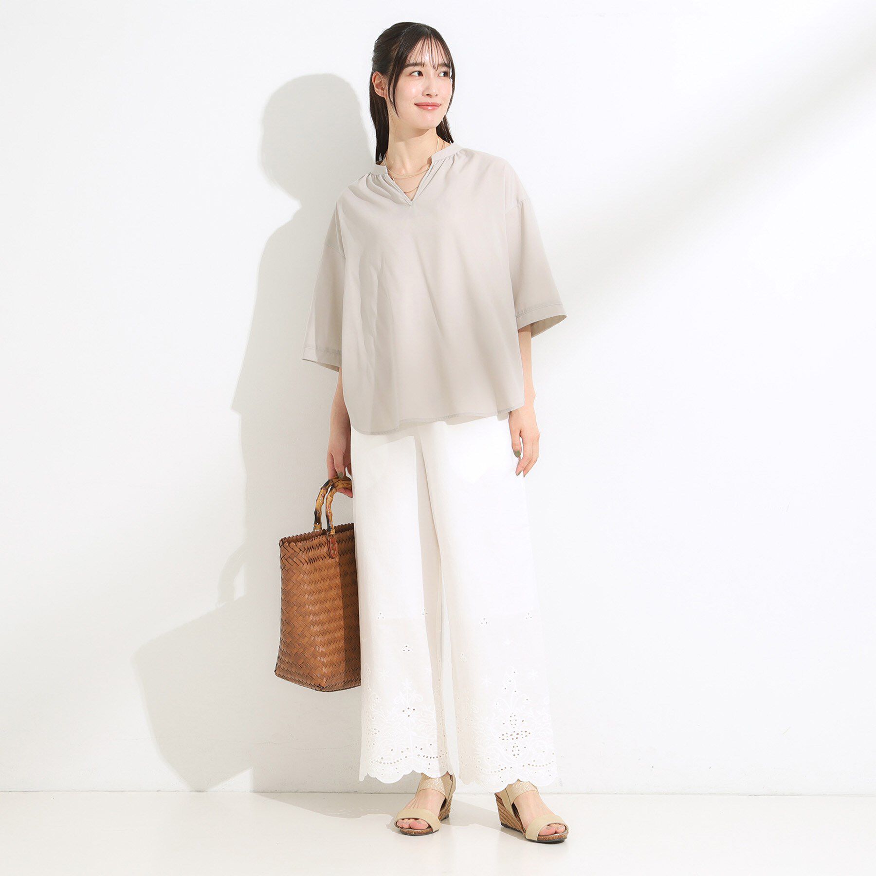 SHOO･LA･RUE「【S-LL/洗濯後しわになりにくい】バックギャザーがアクセント スッキパーブラウス」|シャツ・ブラウス|