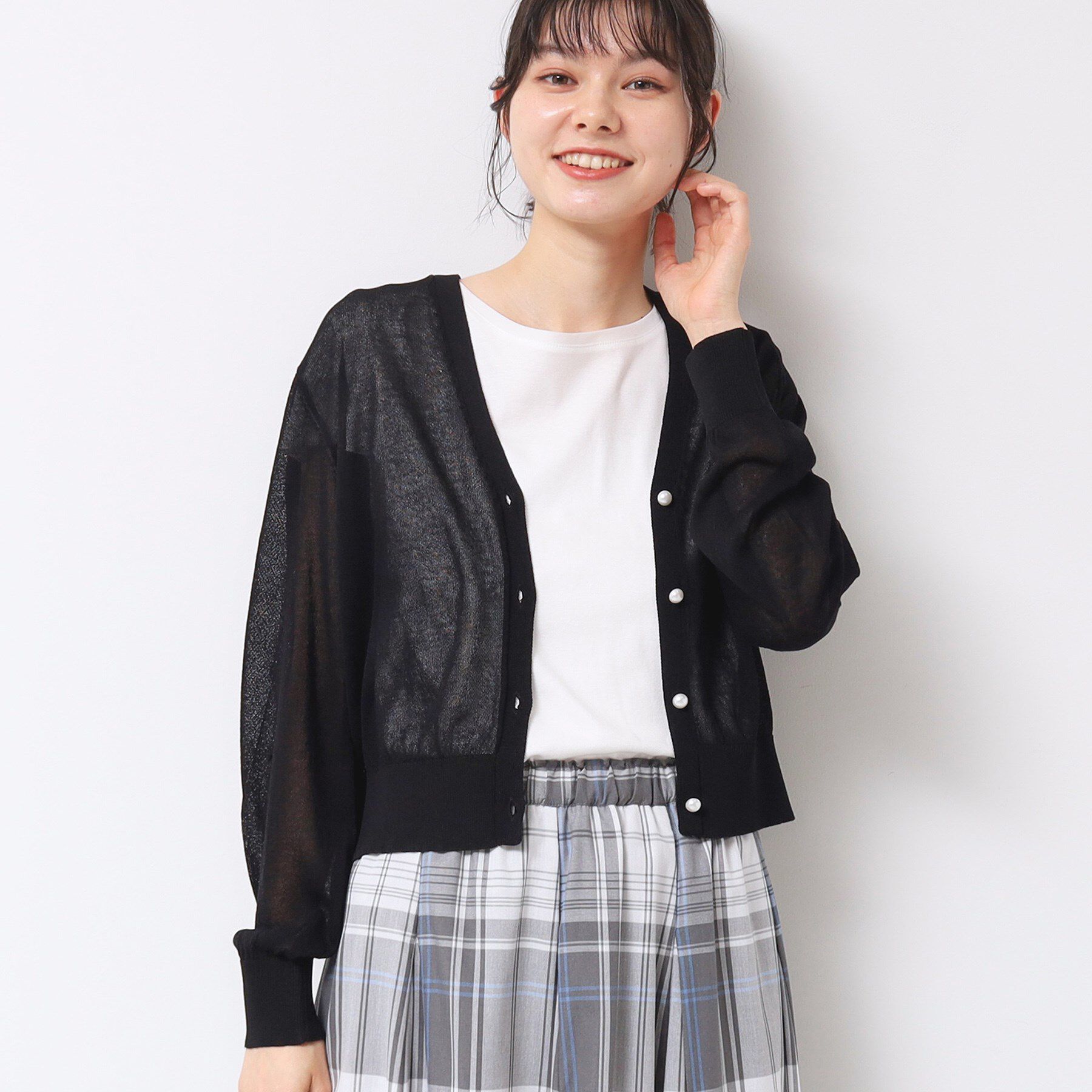 Dessin「【UVカット・洗える】パール調ボタンシアーカーディガン」|カーディガン|