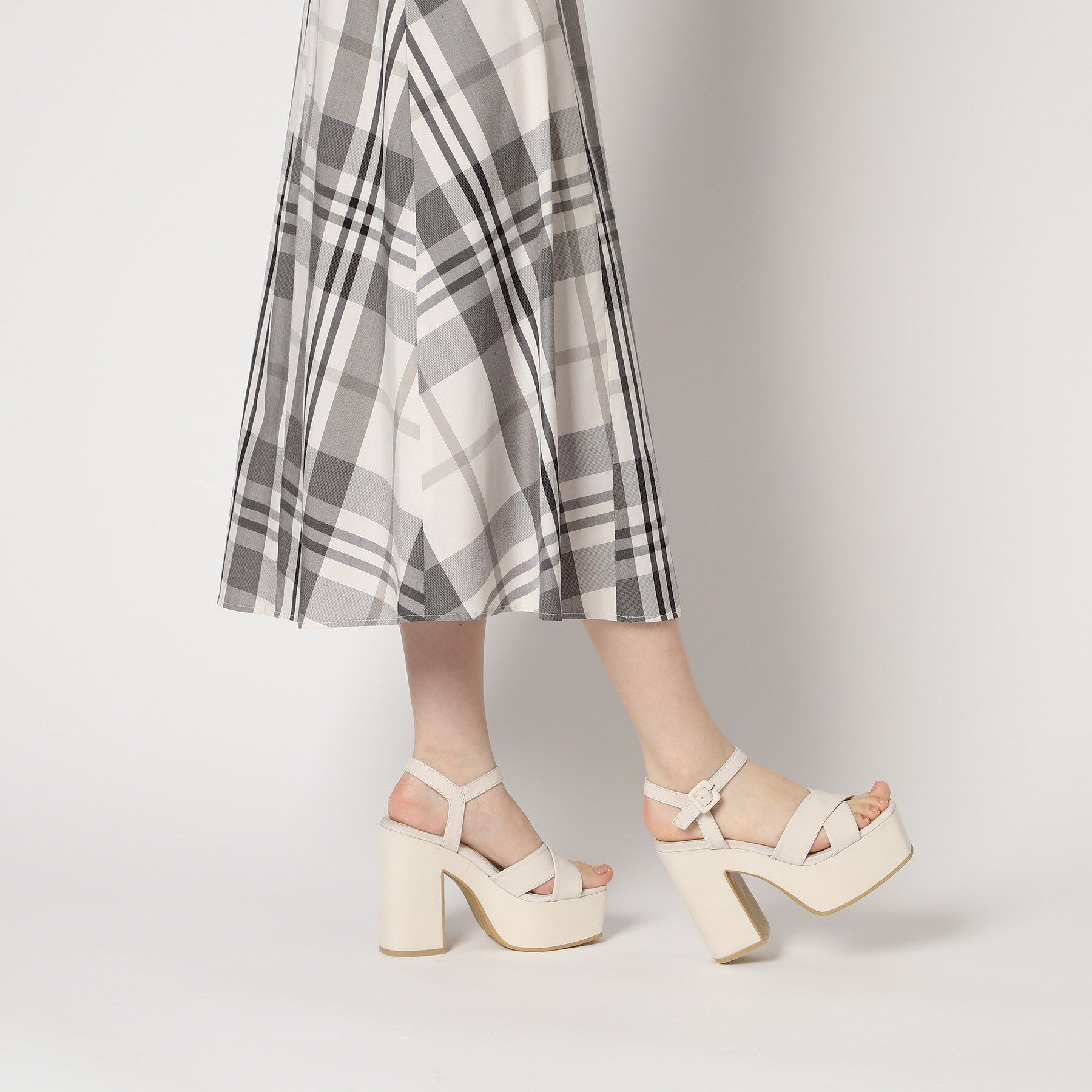 ESPERANZA「◆【ラク盛り／サンダル】リピーター続出／脚長美脚　ラク盛り厚底サンダル　24年Ver」|サンダル|