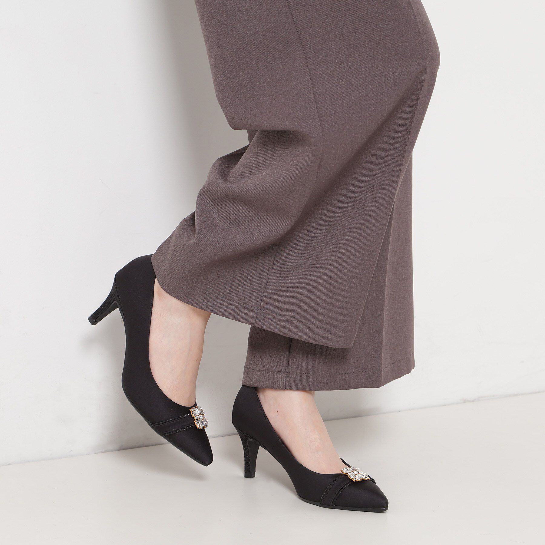 ESPERANZA「【12時間パンプス】約7．5cm／ビジューベルト パーティ-結婚式に最適」|パンプス|