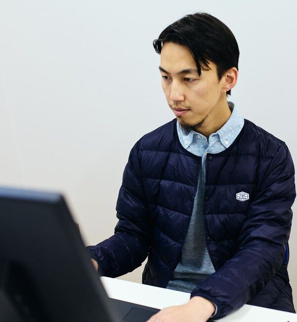 SHIPS「【WEB限定/SHIPS別注】TAION: ロゴワッペン ナイロン クルーネック インナーダウン カーディガン」|ダウン|