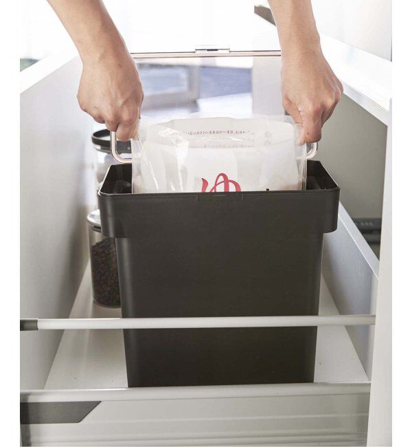 journal standard Furniture「《WEB限定》【tower/タワー】密閉 袋ごと米びつ 5kg 計量カップ付」|食器・キッチングッズ|