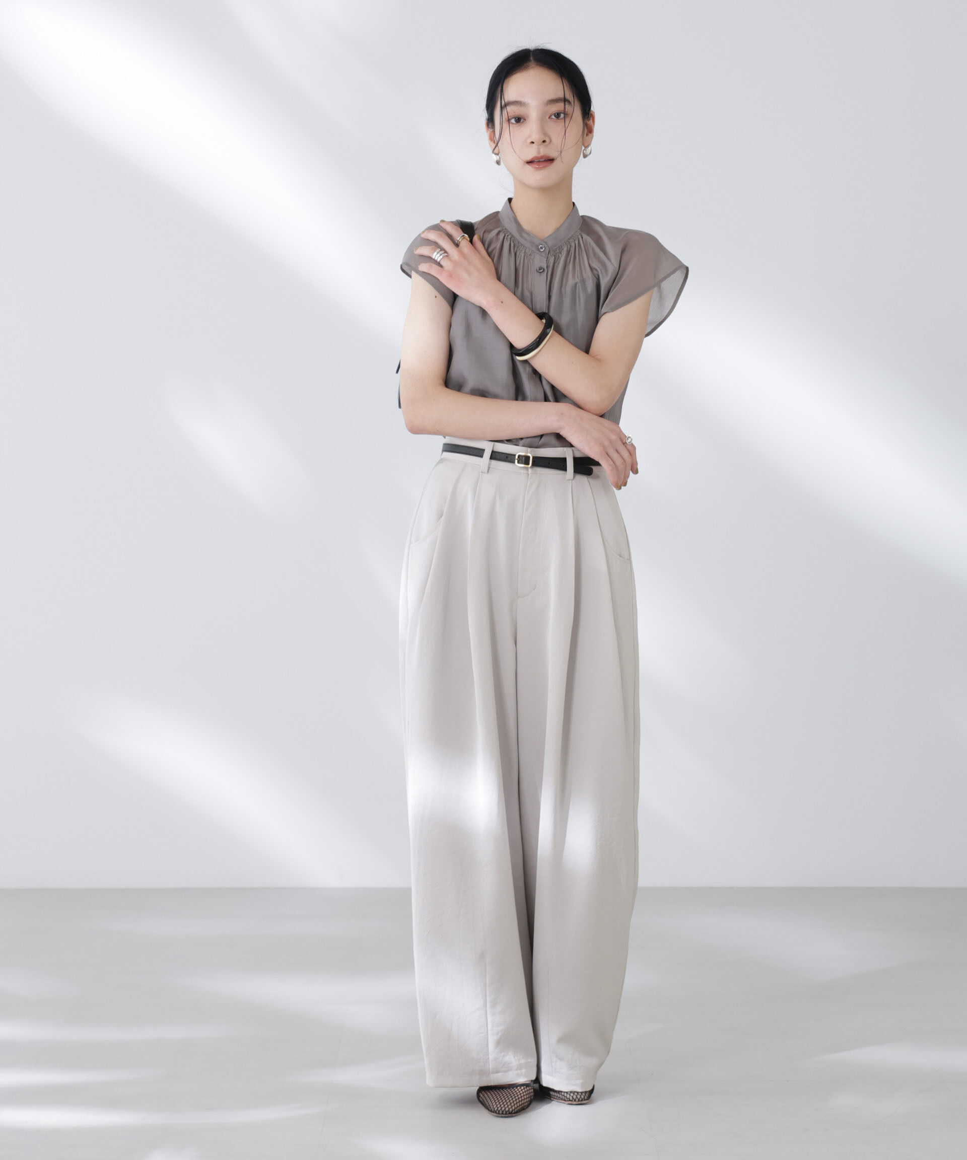 nano･universe「ダルサテンカーブタックパンツ」|チノ|