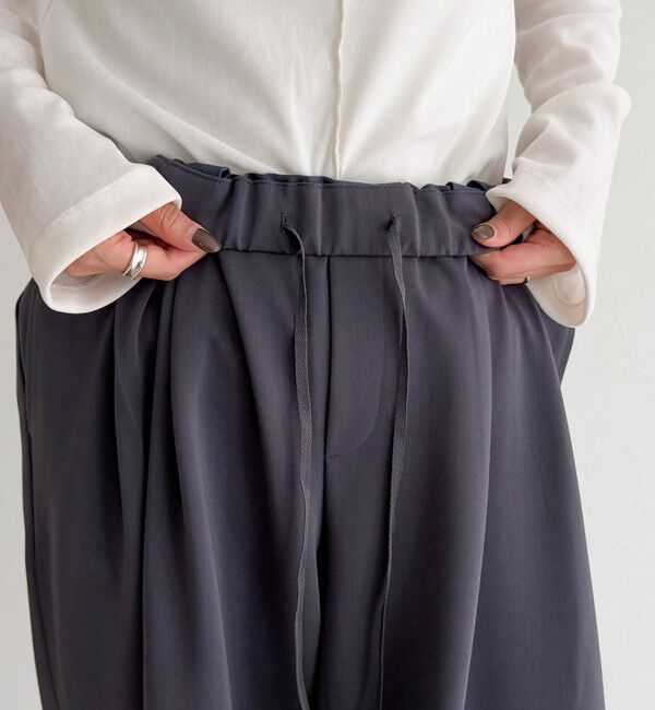 fredy emue「コクーンギャザーパンツ」|チノ|