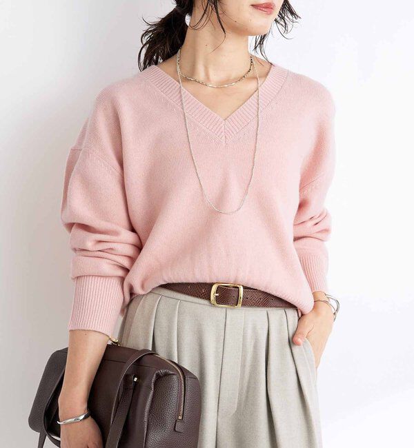  「【女性らしいデコルテライン】ウールVニット」|ニット・セーター|ピンク