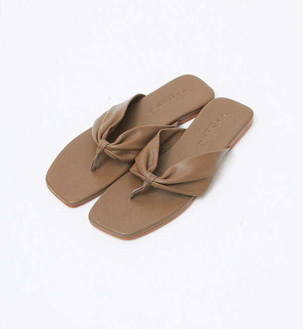 AU BANNISTER「●VINILO/フラット トングサンダル」|サンダル|カーキ