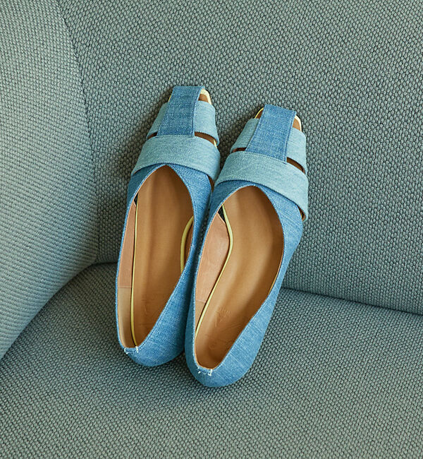 AU BANNISTER「【40周年】【Betty smith別注】コラボグルカモチーフパンプス」|パンプス|ライトブルー