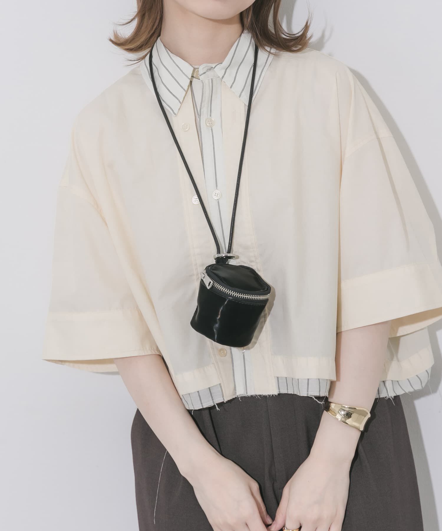 SMELLY「シャイニーネックポーチ」|ポーチ|ブラック