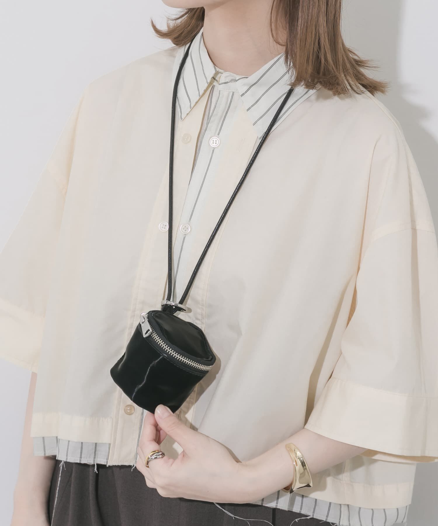 SMELLY「シャイニーネックポーチ」|ポーチ|