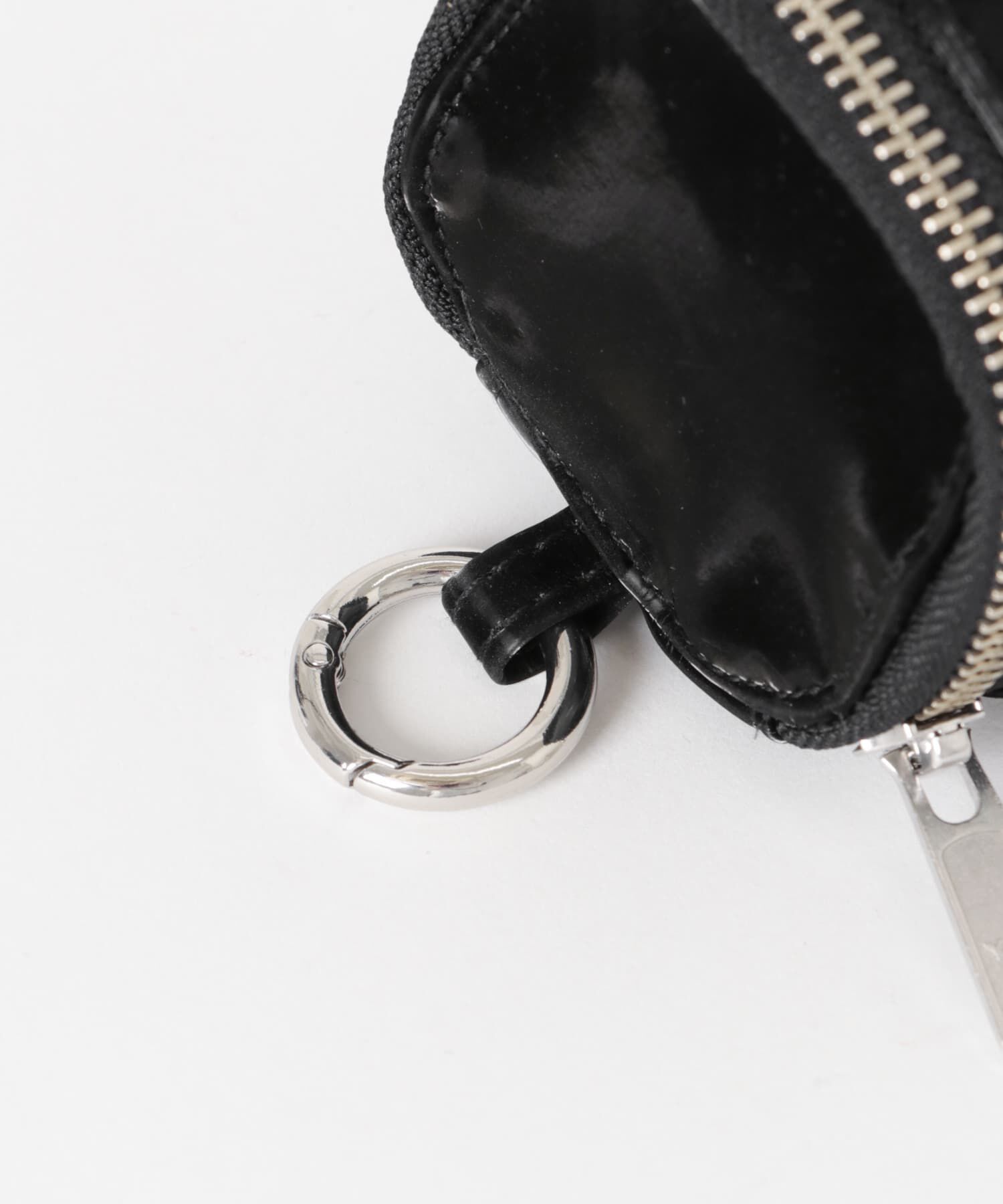 SMELLY「シャイニーネックポーチ」|ポーチ|