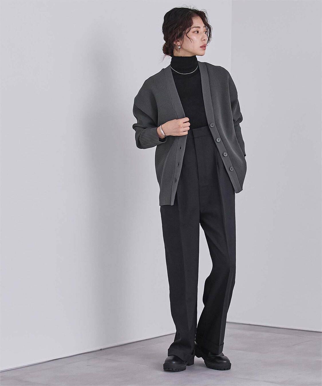 ur's「Vネックボリュームスリーブニットカーディガン」|ニット・セーター|