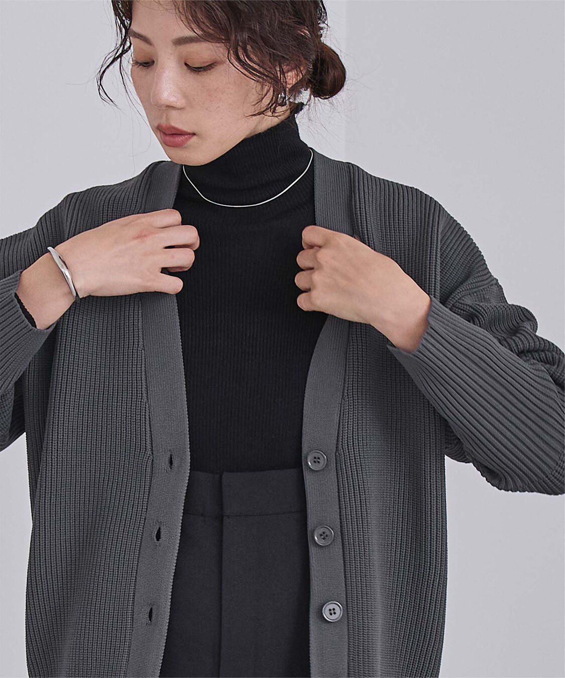 ur's「Vネックボリュームスリーブニットカーディガン」|ニット・セーター|