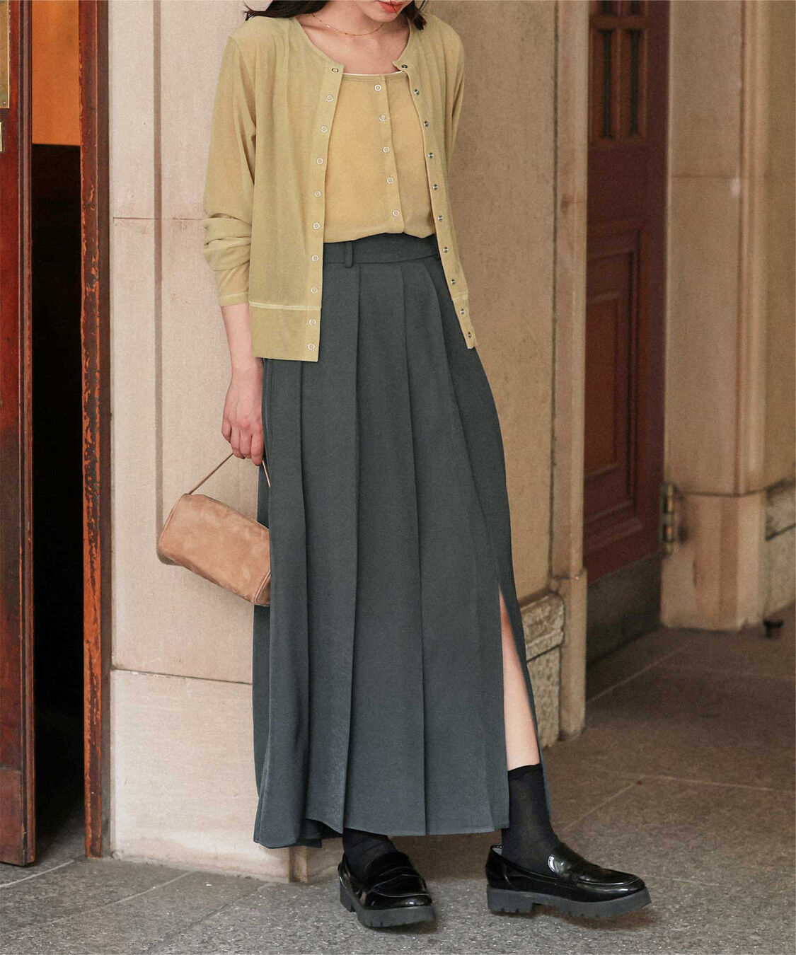 titivate「サイドスリットプリーツスカート」|スカート|チャコール