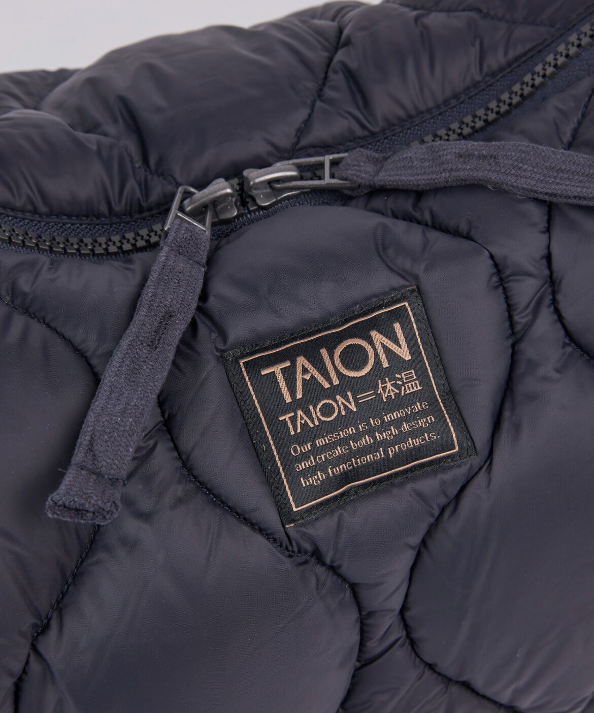 DAY by DAY it&rsquo;s international「ﾐﾘﾀﾘｰ ﾊﾞﾅﾅｼｮﾙﾀﾞｰ ﾀﾞｳﾝﾊﾞｯｸﾞM-ｿﾌﾄｼｪﾙ 《TA」|ショルダー・メッセンジャー|