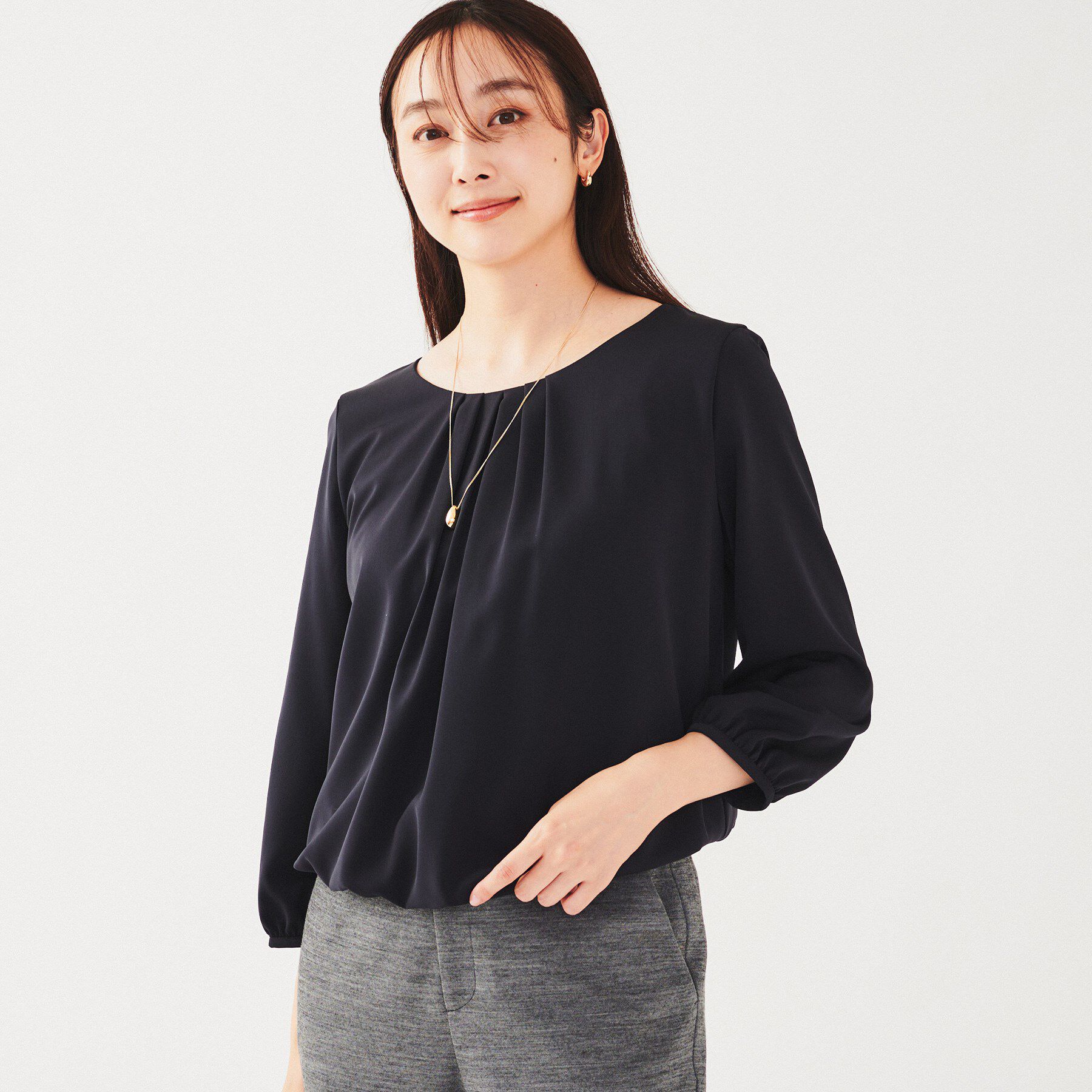 UNTITLED「【透けにくい/通勤】パウダリー タックブラウス」|シャツ・ブラウス|