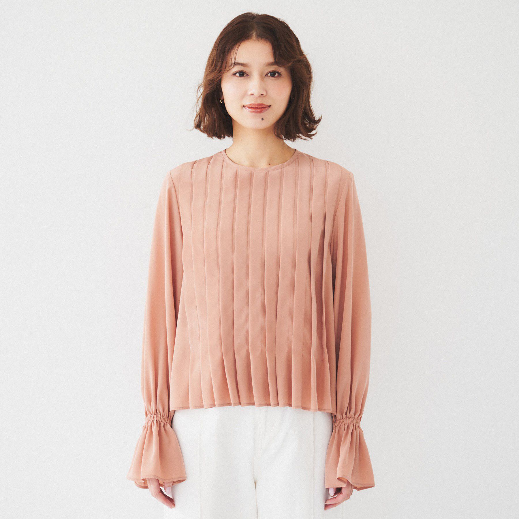 UNTITLED「【光沢/オンオフ使える】フロントタックブラウス」|シャツ・ブラウス|