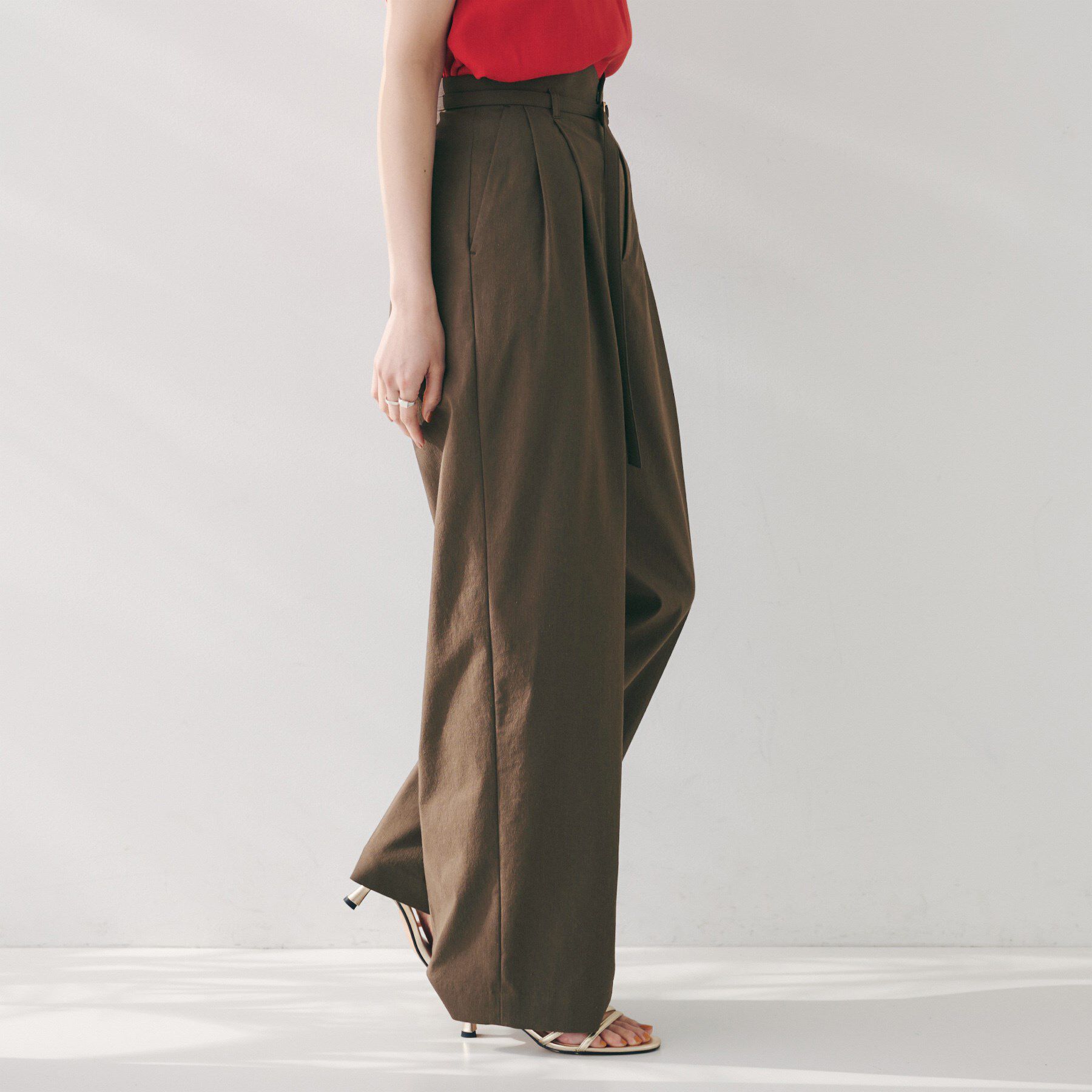 UNTITLED「【セットアップ可能／オンオフ】ラミー混 タックワイドパンツ」|その他|