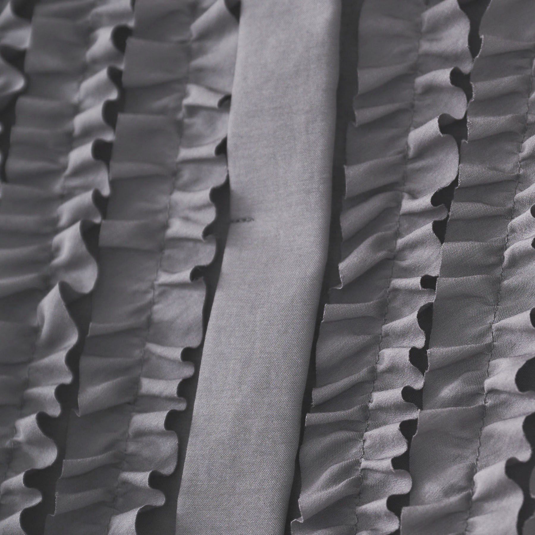 UNTITLED「スタンドネックフリルブラウス【吸水速乾/UVケア】」|シャツ・ブラウス|