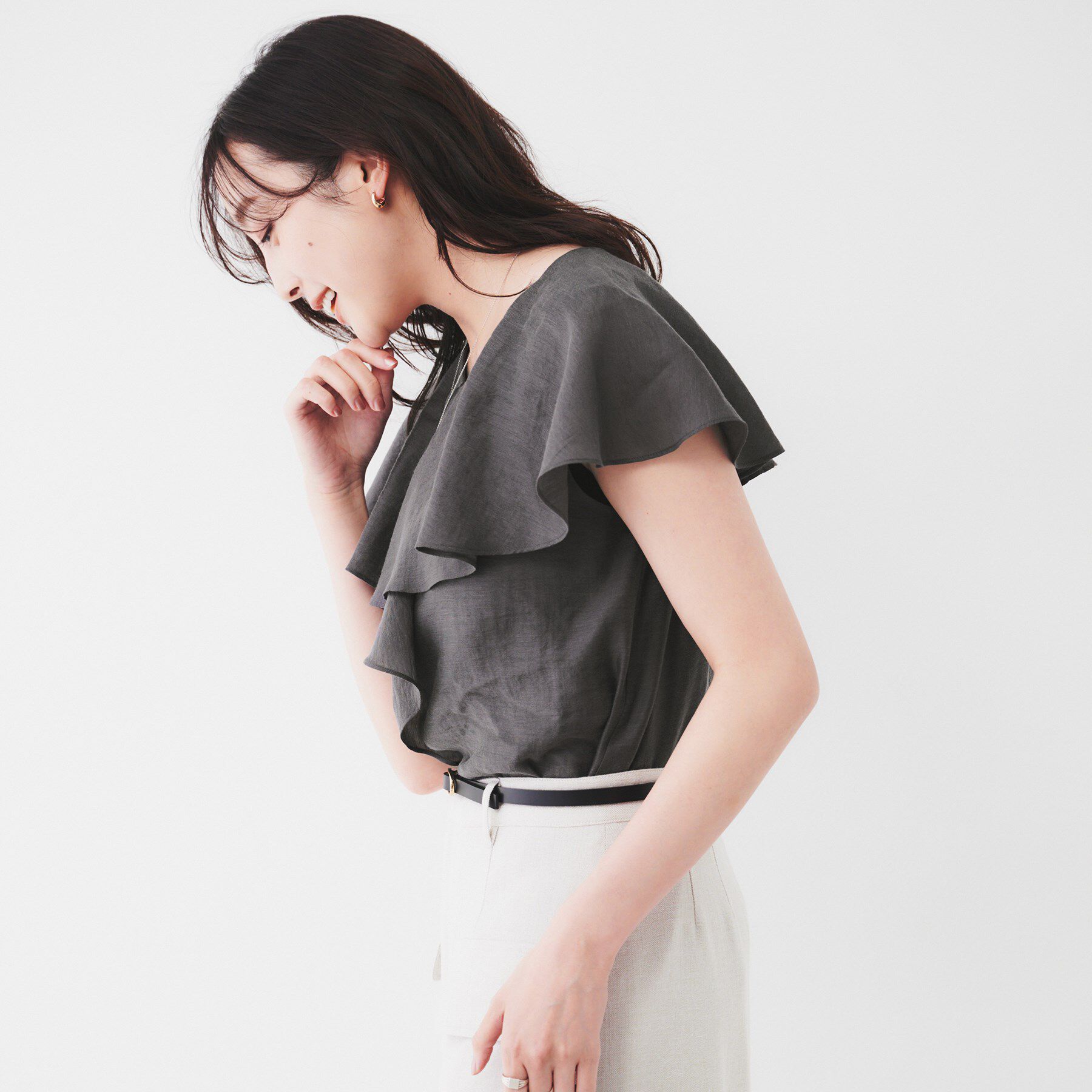 UNTITLED「【きれいめ/洗える/フリル】ラッフルシアーブラウス」|シャツ・ブラウス|