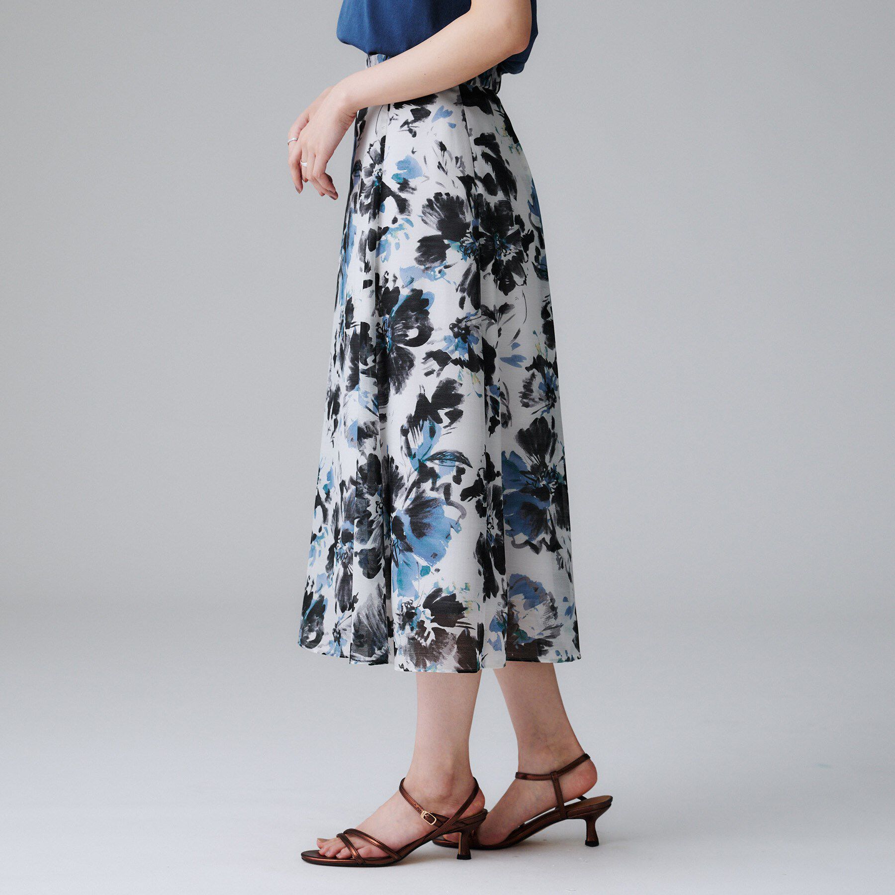 UNTITLED「【シアー/後ろウエストゴム】ペイントフラワースカート」|スカート|