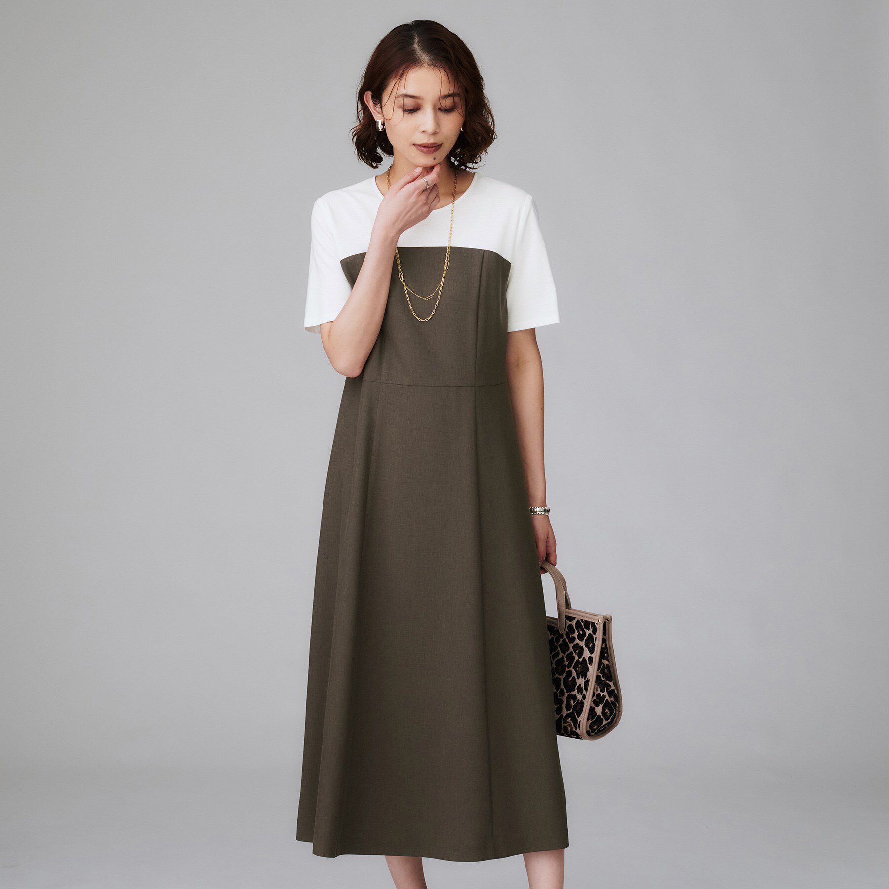 UNTITLED「【きれいめカジュアル/セミフレア】異素材ドッキングワンピース」|ワンピース|ブラウン(543)