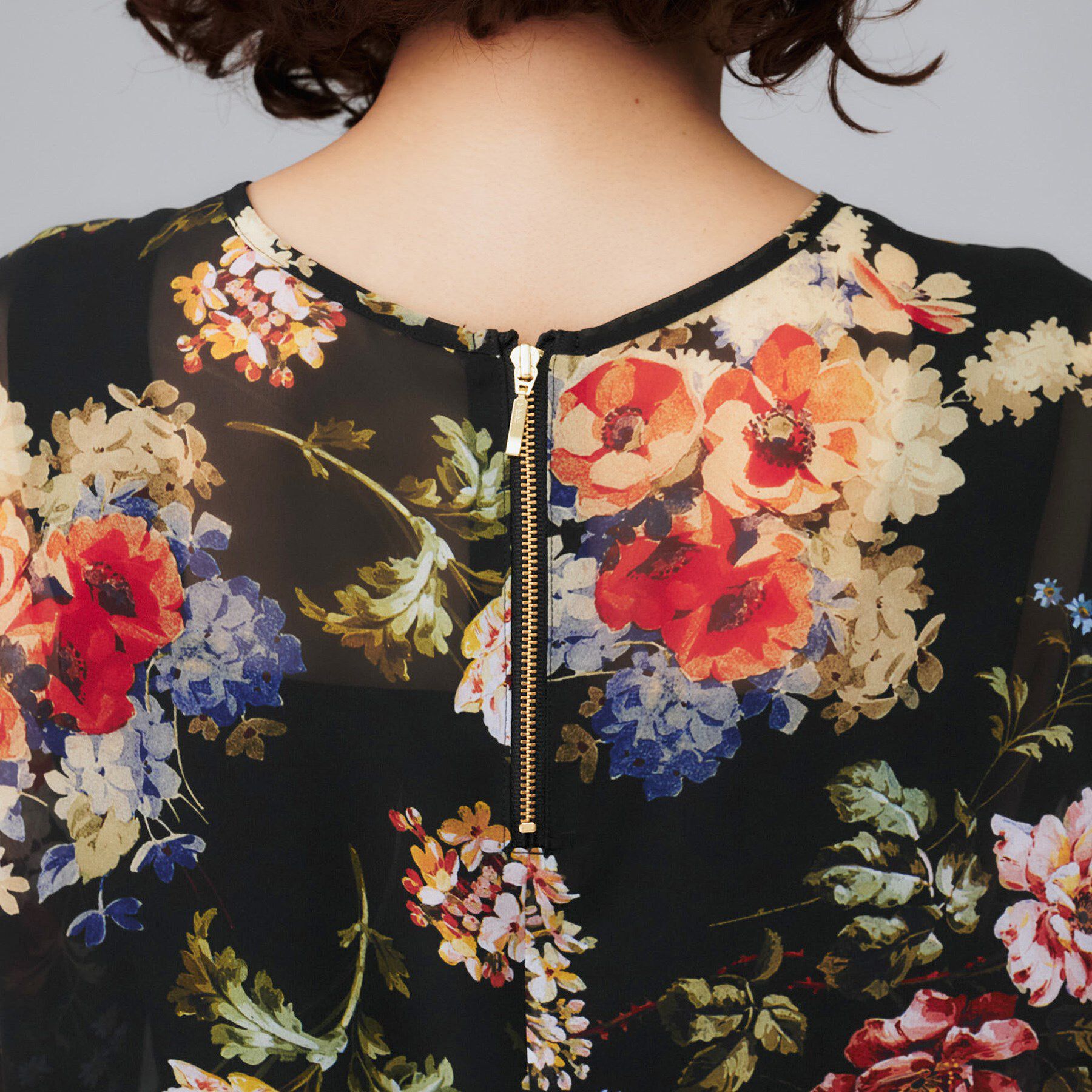 UNTITLED「【セットアップ可/花柄エレガント】アンティークフラワー柄ブラウス」|シャツ・ブラウス|