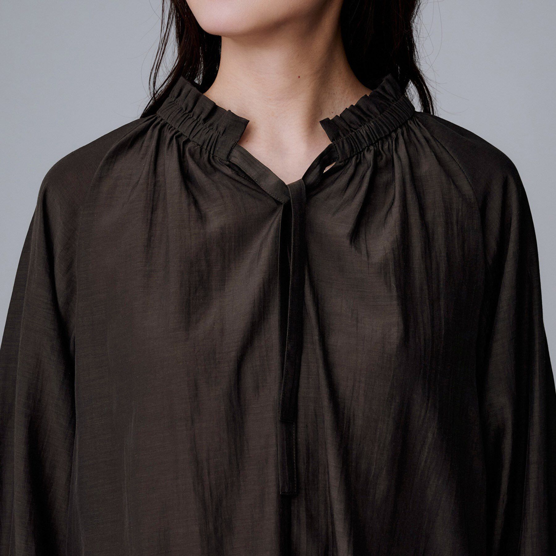 UNTITLED「【キャンディスリーブ/エレガント】フリルギャザーネックブラウス」|シャツ・ブラウス|
