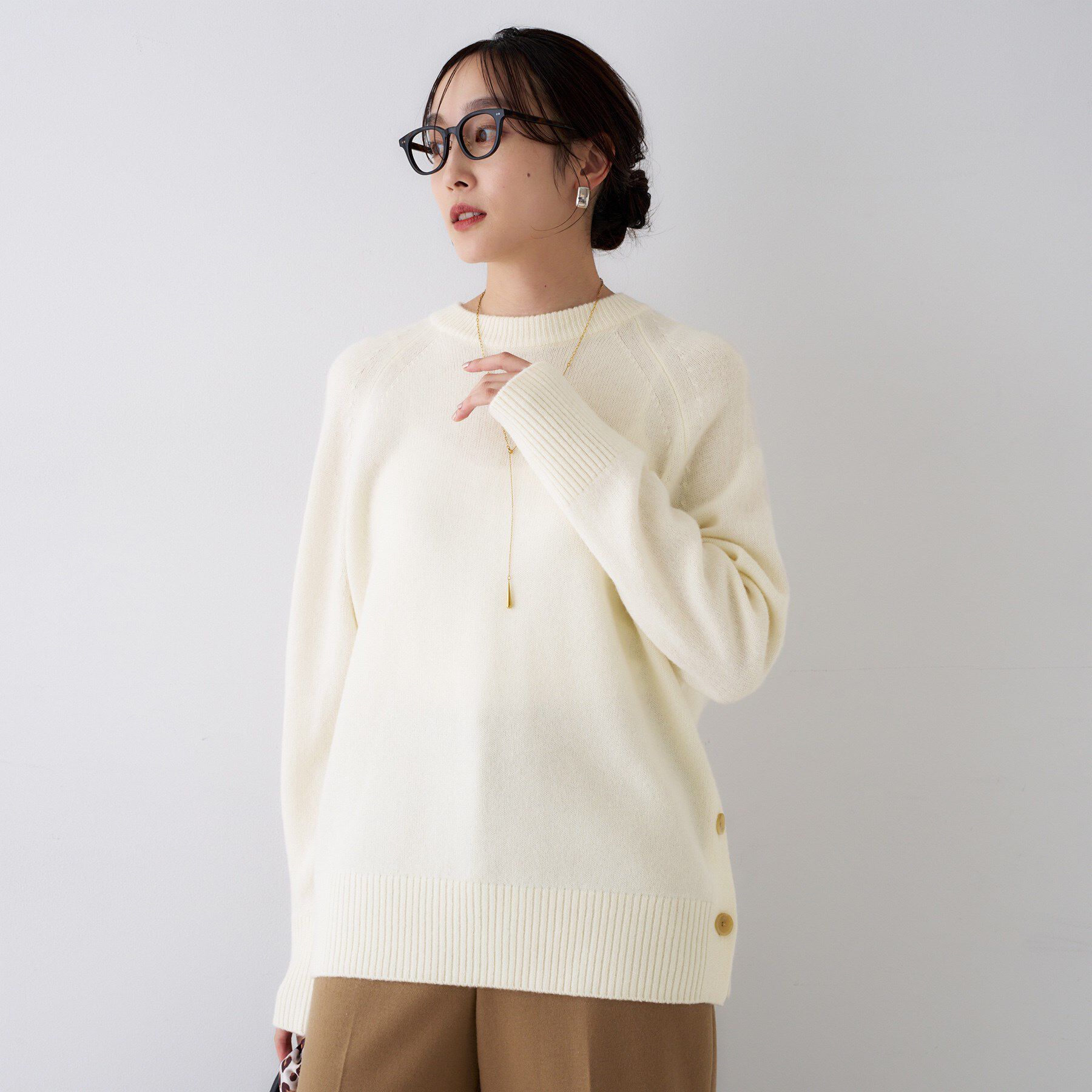 UNTITLED「【重ね着もおすすめ/洗える】ウールカシミヤ クルーネックニット」|ニット・セーター|オフホワイト(003