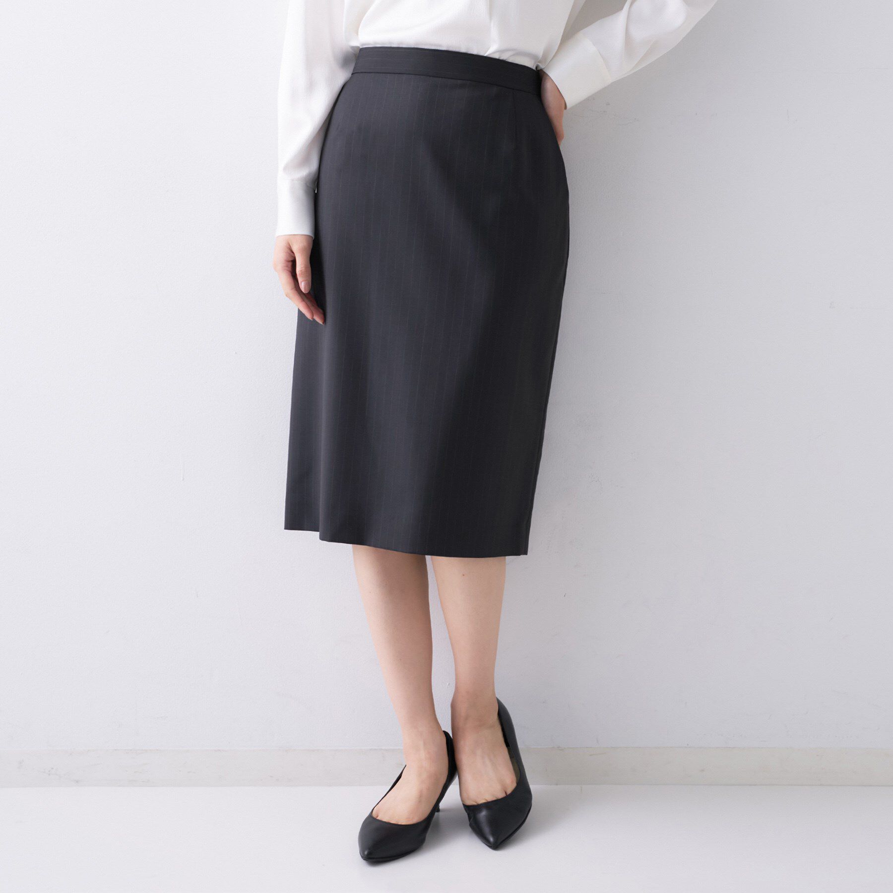 UNTITLED「【仕事着/スーツ】プレミアムタイトスカート」|スカート|ネイビー(394)