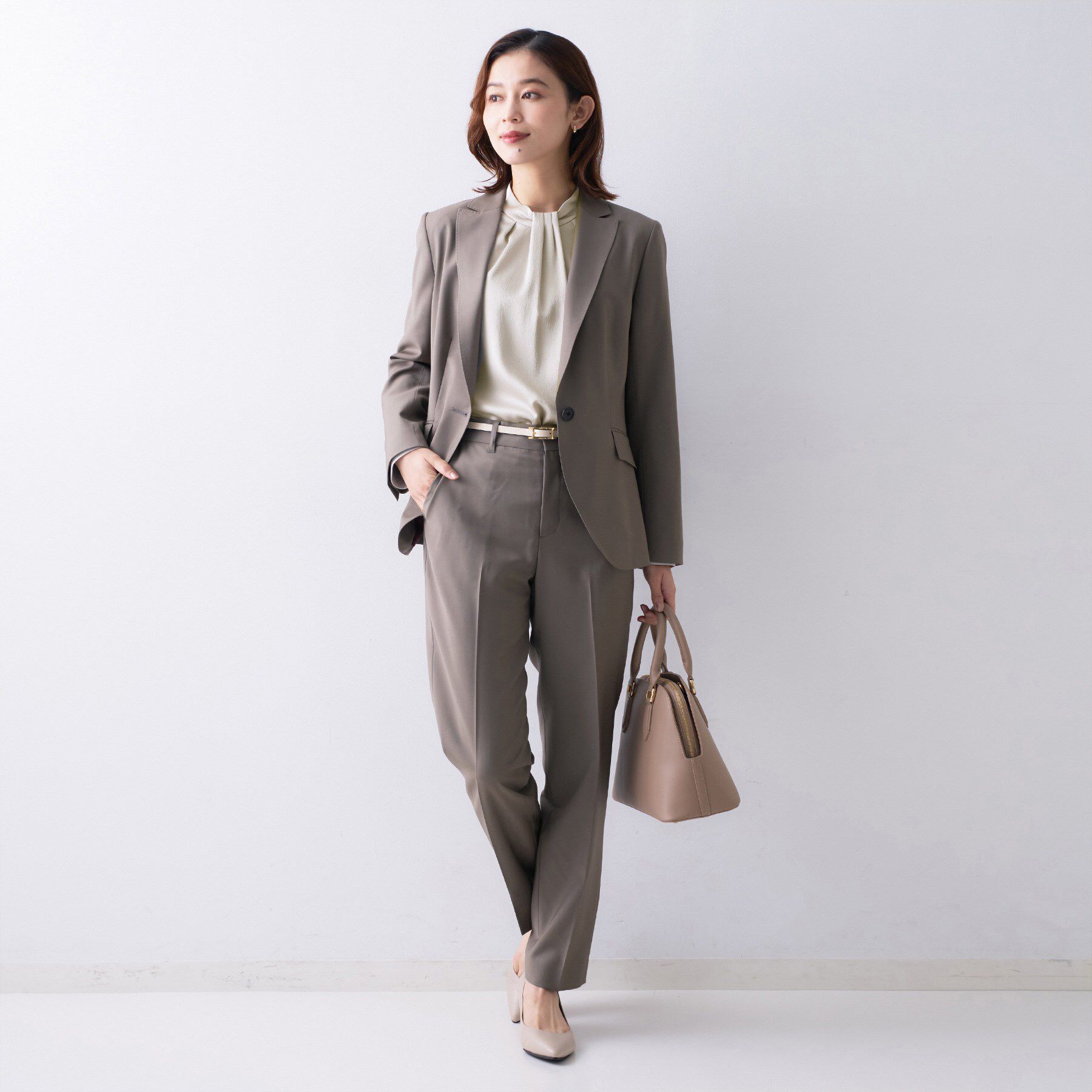 UNTITLED「【きれいめ/お仕事着】サテンドレープブラウス」|シャツ・ブラウス|