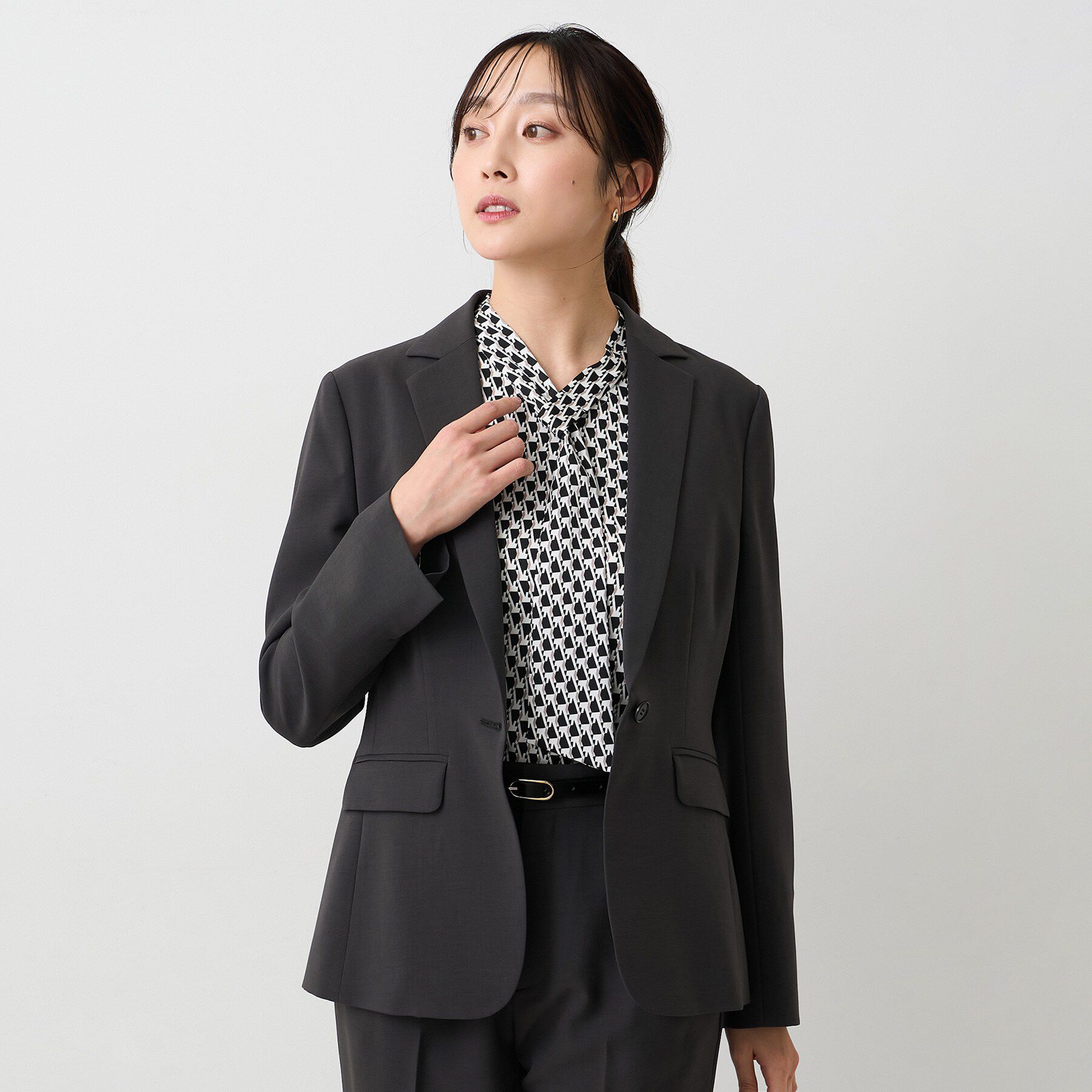 UNTITLED「【UV/接触冷感/スーツ】エアリーテーラードジャケット」|テーラードジャケット|チャコールグレー(0