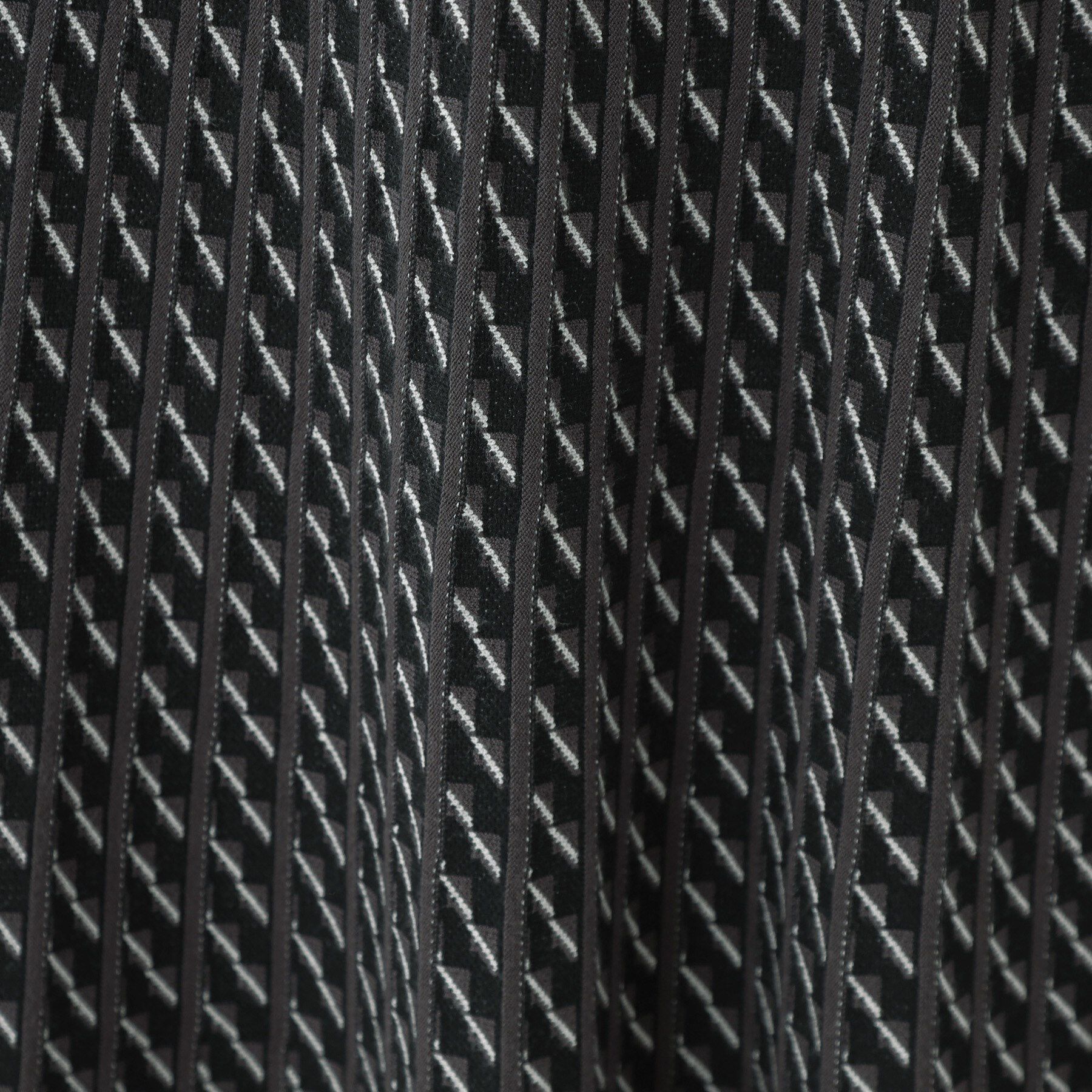 Reflect「【WEB先行カラーあり／セットアップ可】幾何調柄ニットスカート」|スカート|