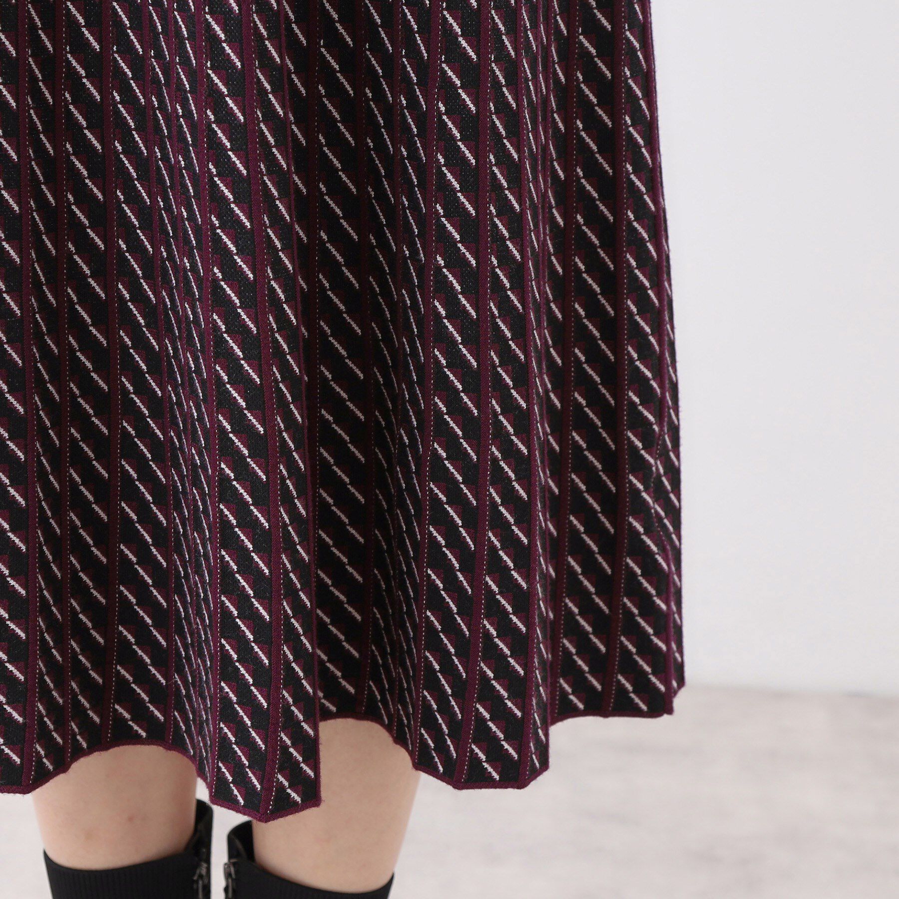 Reflect「【WEB先行カラーあり／セットアップ可】幾何調柄ニットスカート」|スカート|