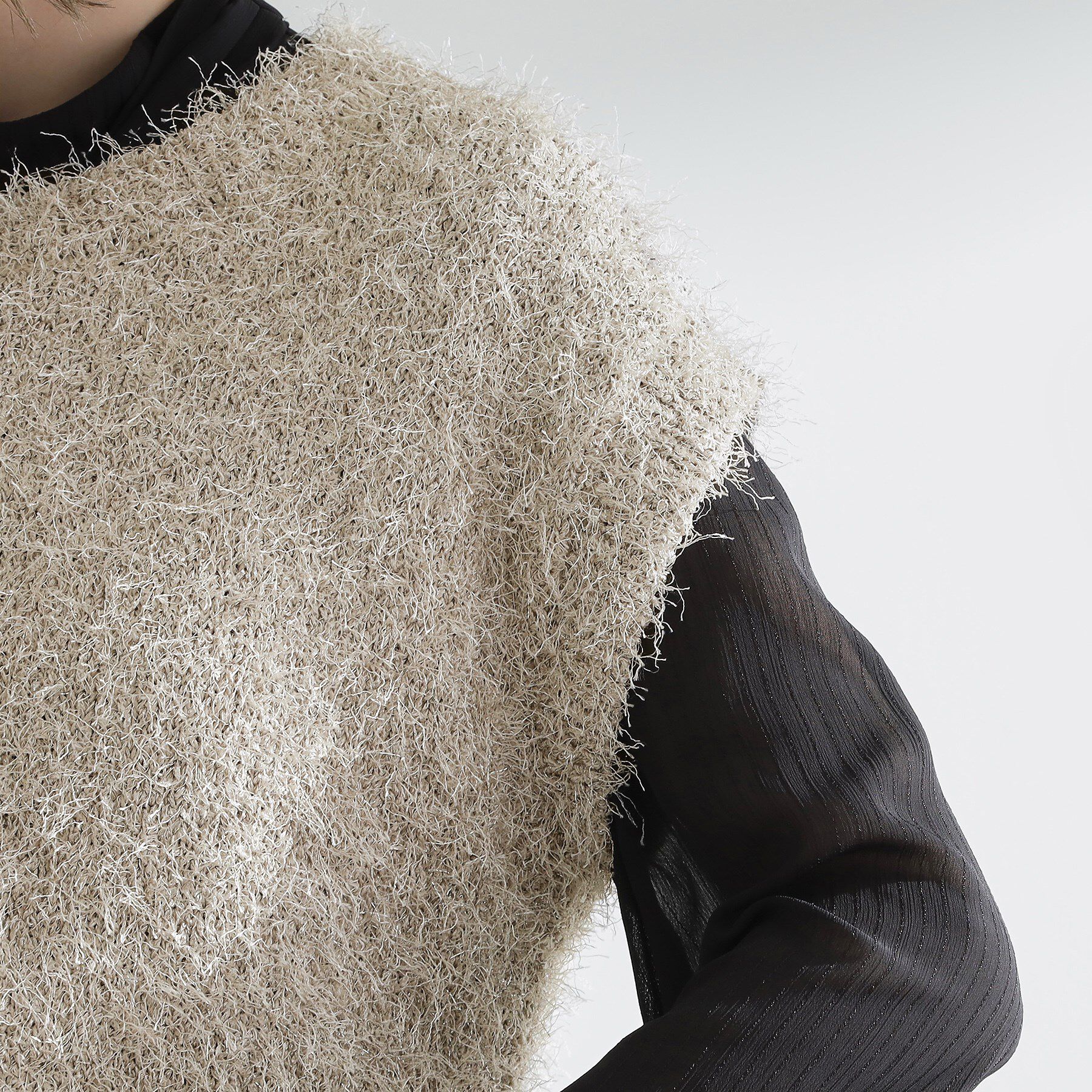 grove「夏の余韻と秋の気配をつなぐ　ラメフェザーニットベスト」|ニット・セーター|