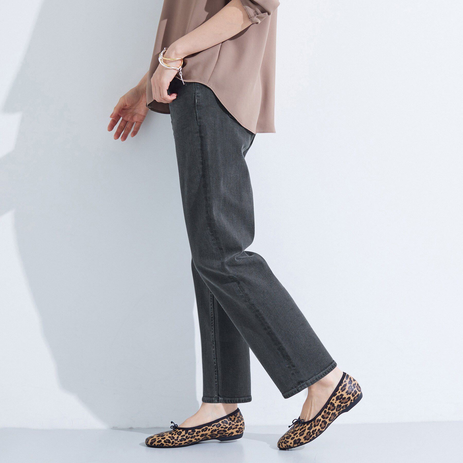 INDIVI「【春の新色登場！褒められデニム】スリムストレート デニムパンツ」|デニム|