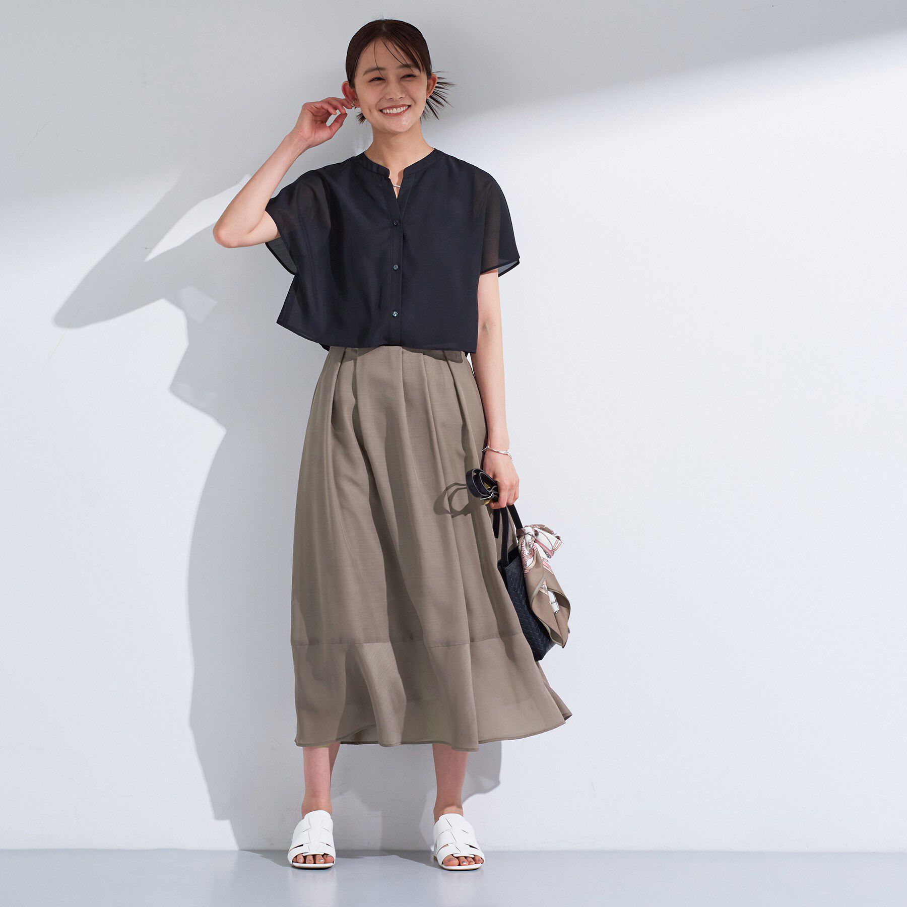 INDIVI「新色登場！【洗える／エアリー素材】巻き風ロングスカート」|スカート|