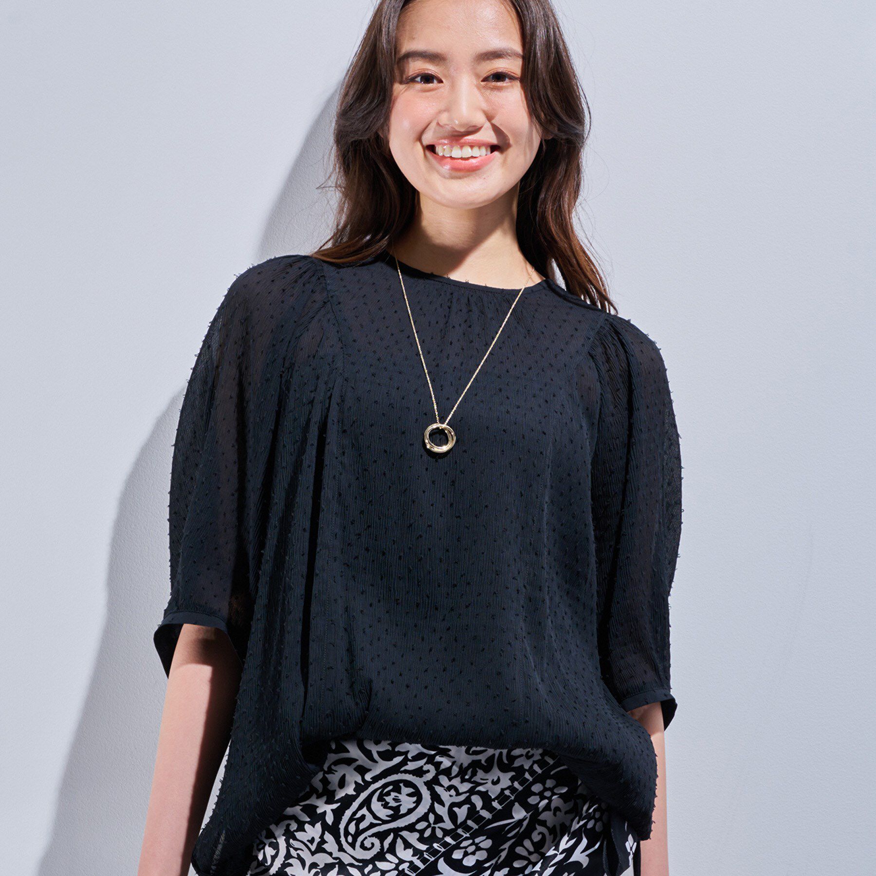 INDIVI「【洗える／ドット柄／凹凸素材】袖コンシャスドルマンブラウス」|シャツ・ブラウス|ブラック(419)