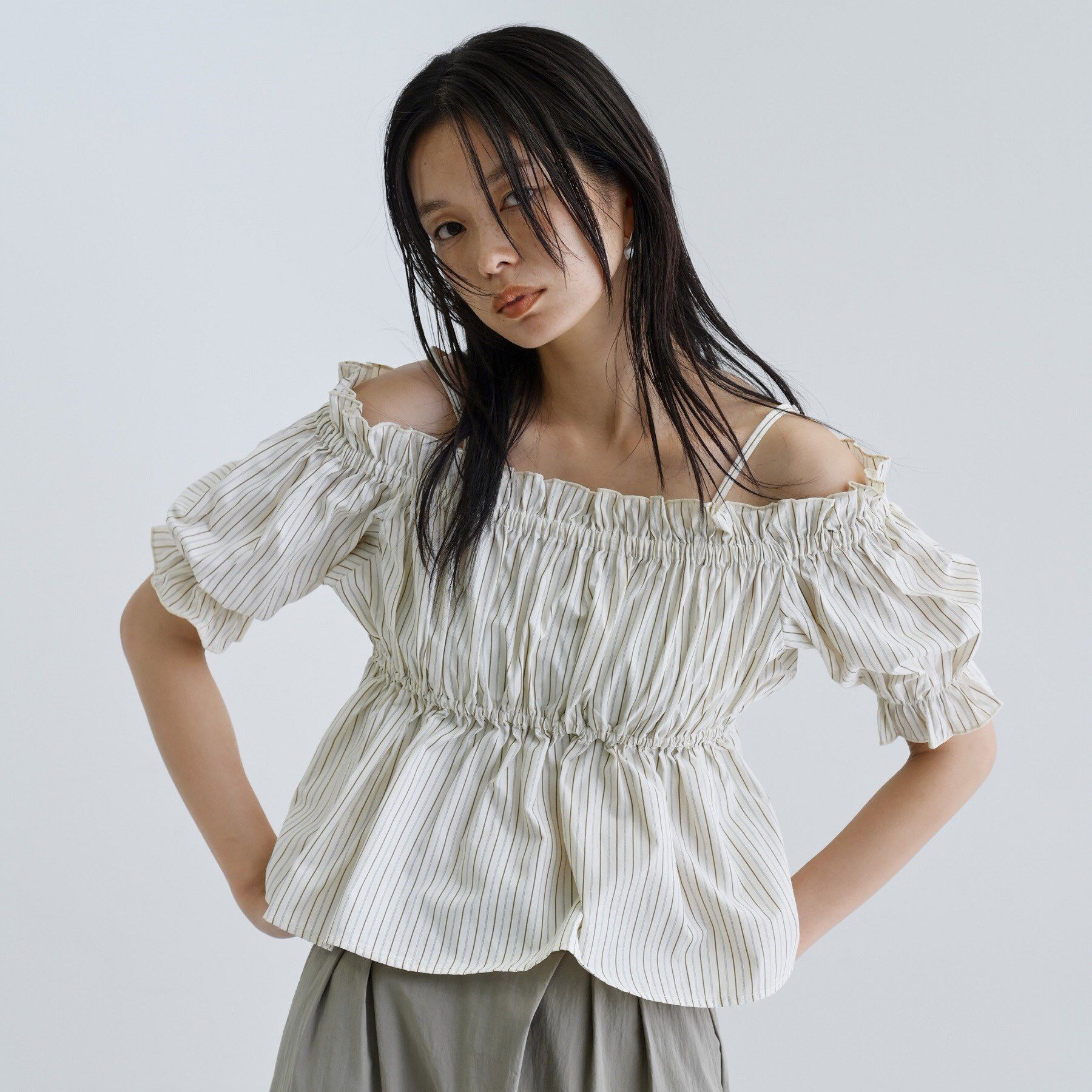 GALLEST「【一部店舗限定】オフショルシャーリングブラウス」|シャツ・ブラウス|