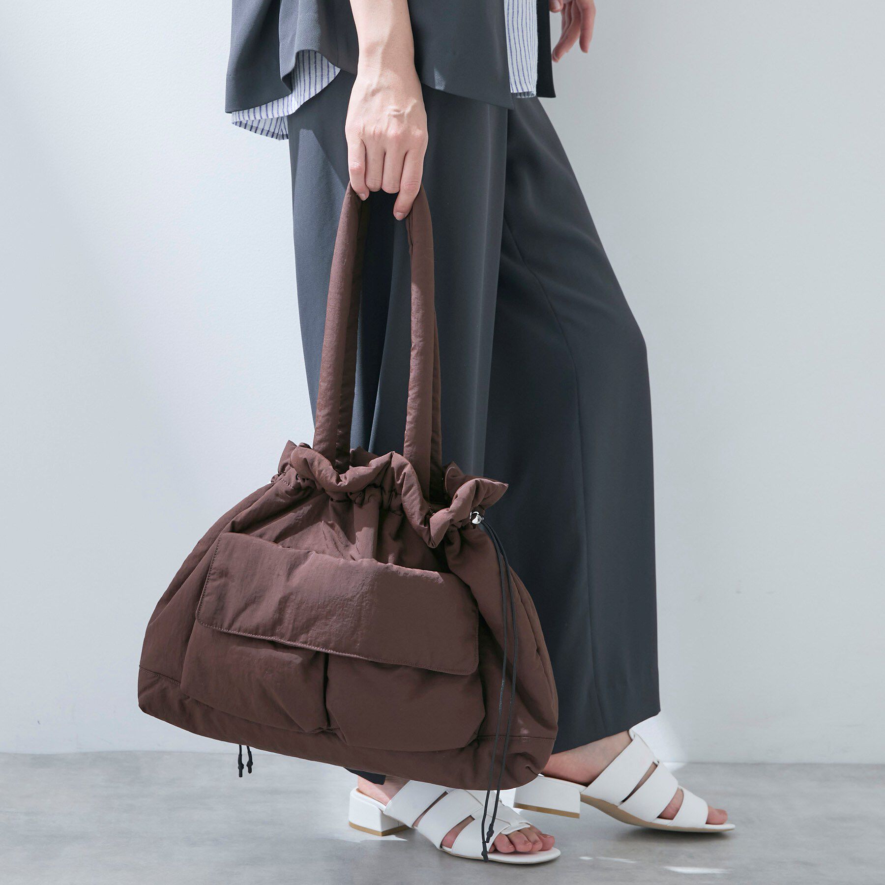 INDIVI「新色登場！【超軽量】フロントポケットバッグ」|トートバッグ|
