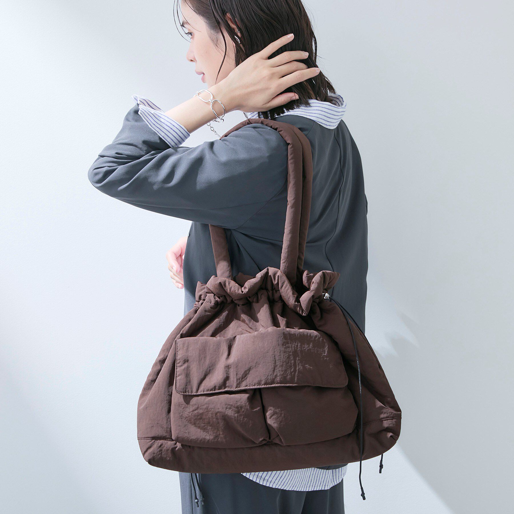 INDIVI「新色登場！【超軽量】フロントポケットバッグ」|トートバッグ|ブラウン(043)