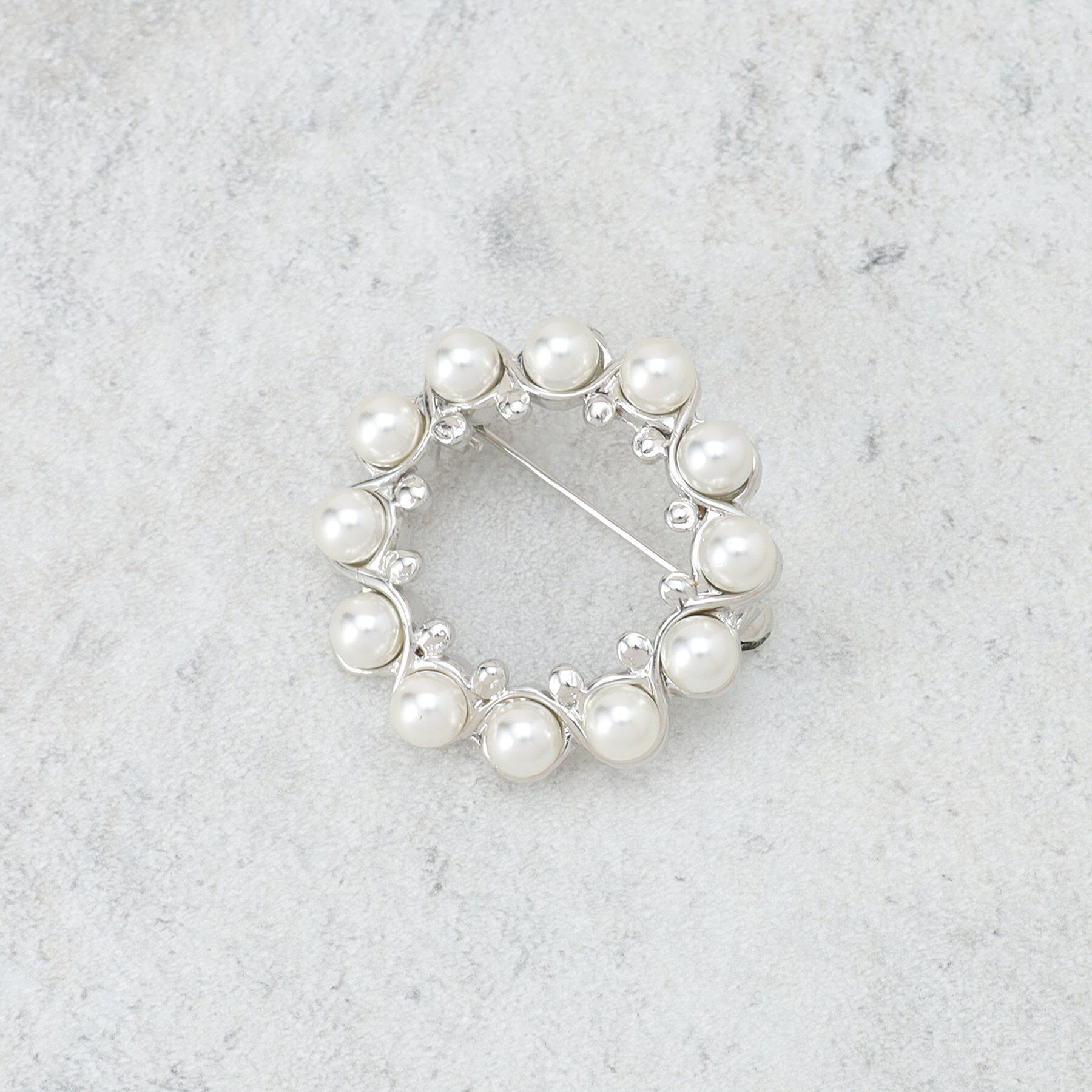 INDIVI「【セレモニー／デイリー】パール調リングブローチ」|ブローチ・コサージュ|シルバー(006)