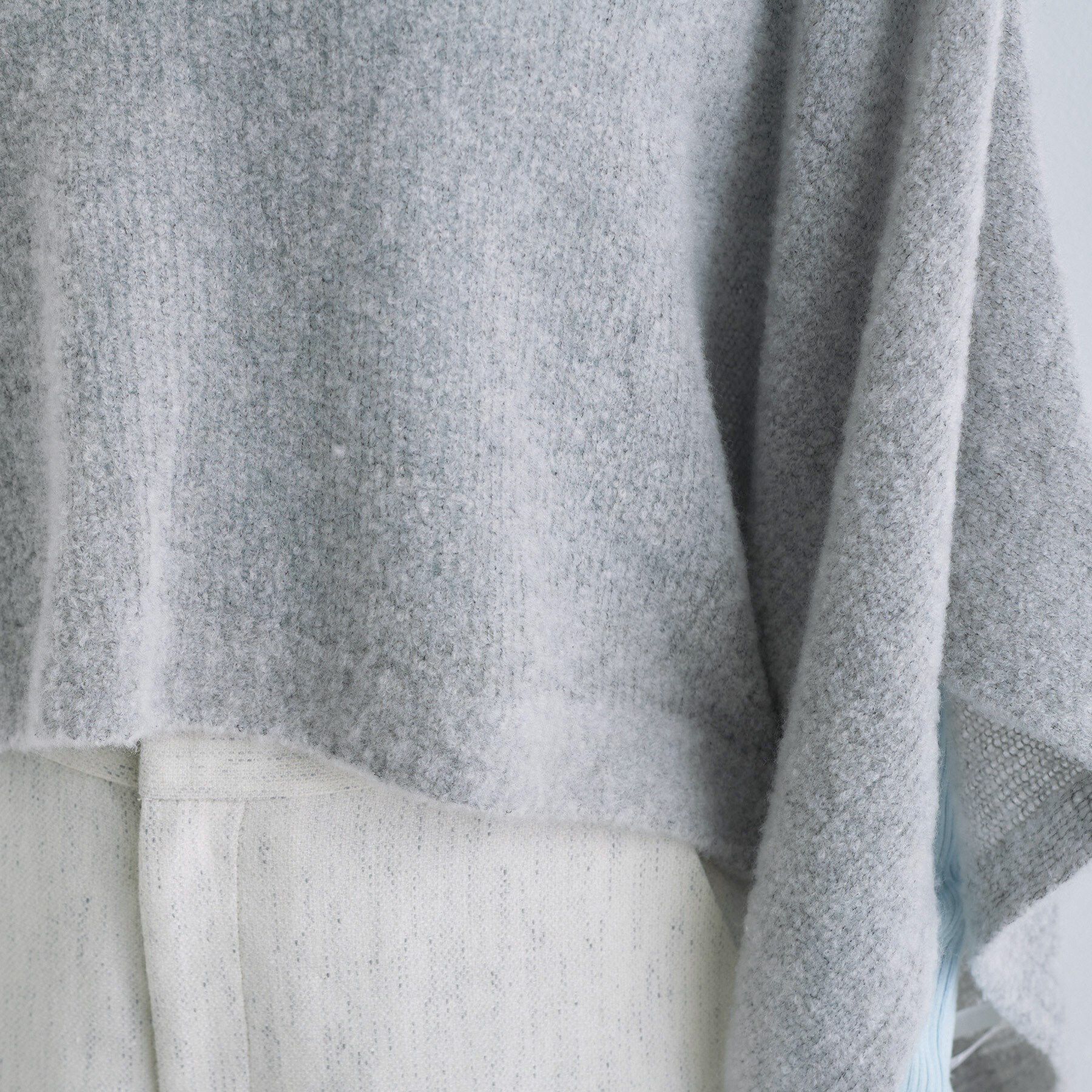 INDIVI「【エアリー素材】ブークレケープポンチョ」|ニット・セーター|