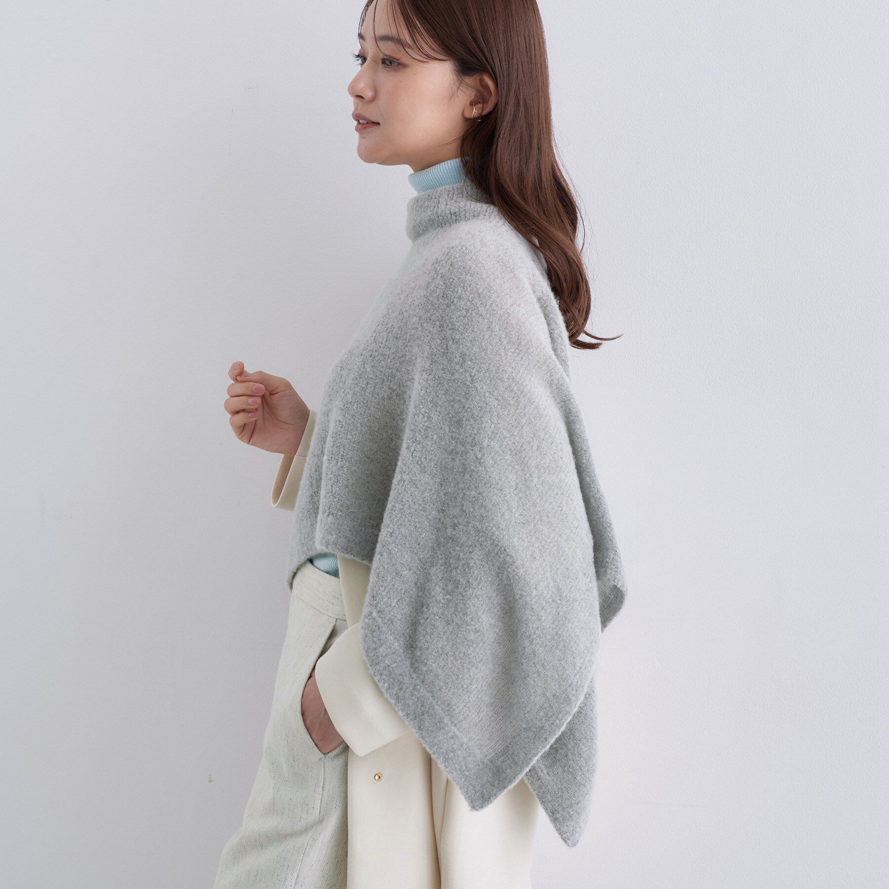 INDIVI「【エアリー素材】ブークレケープポンチョ」|ニット・セーター|