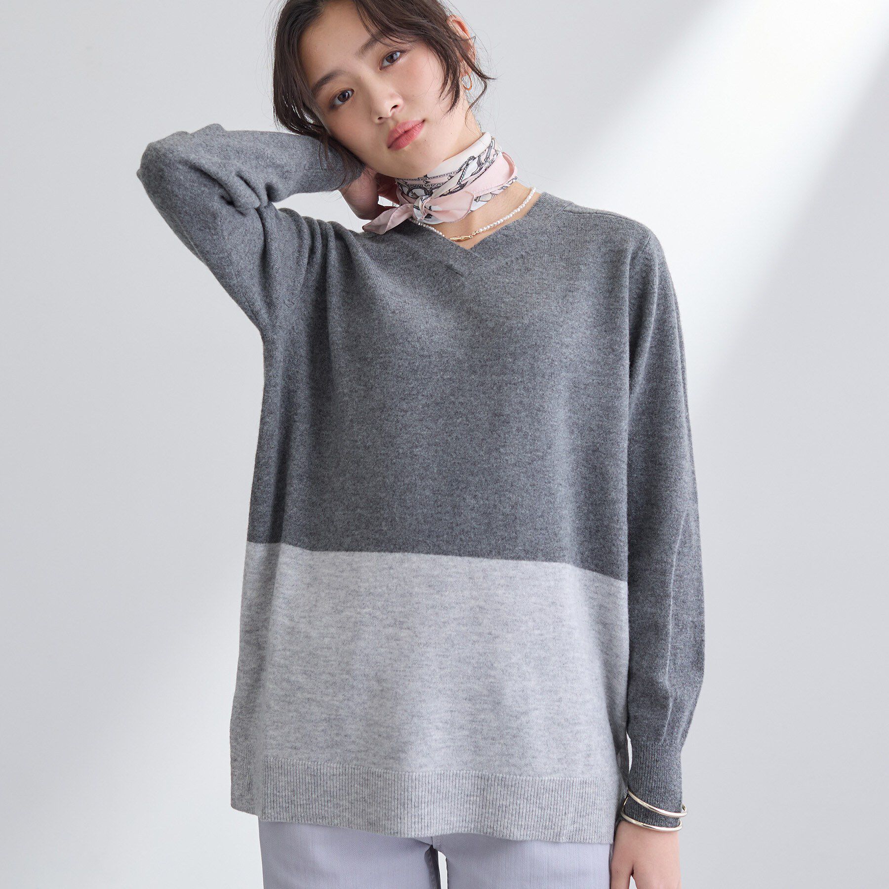 INDIVI「【洗える／チュニック丈／カシミヤ混】スリットデザインVネックニット」|ニット・セーター|チャコールグレー(5