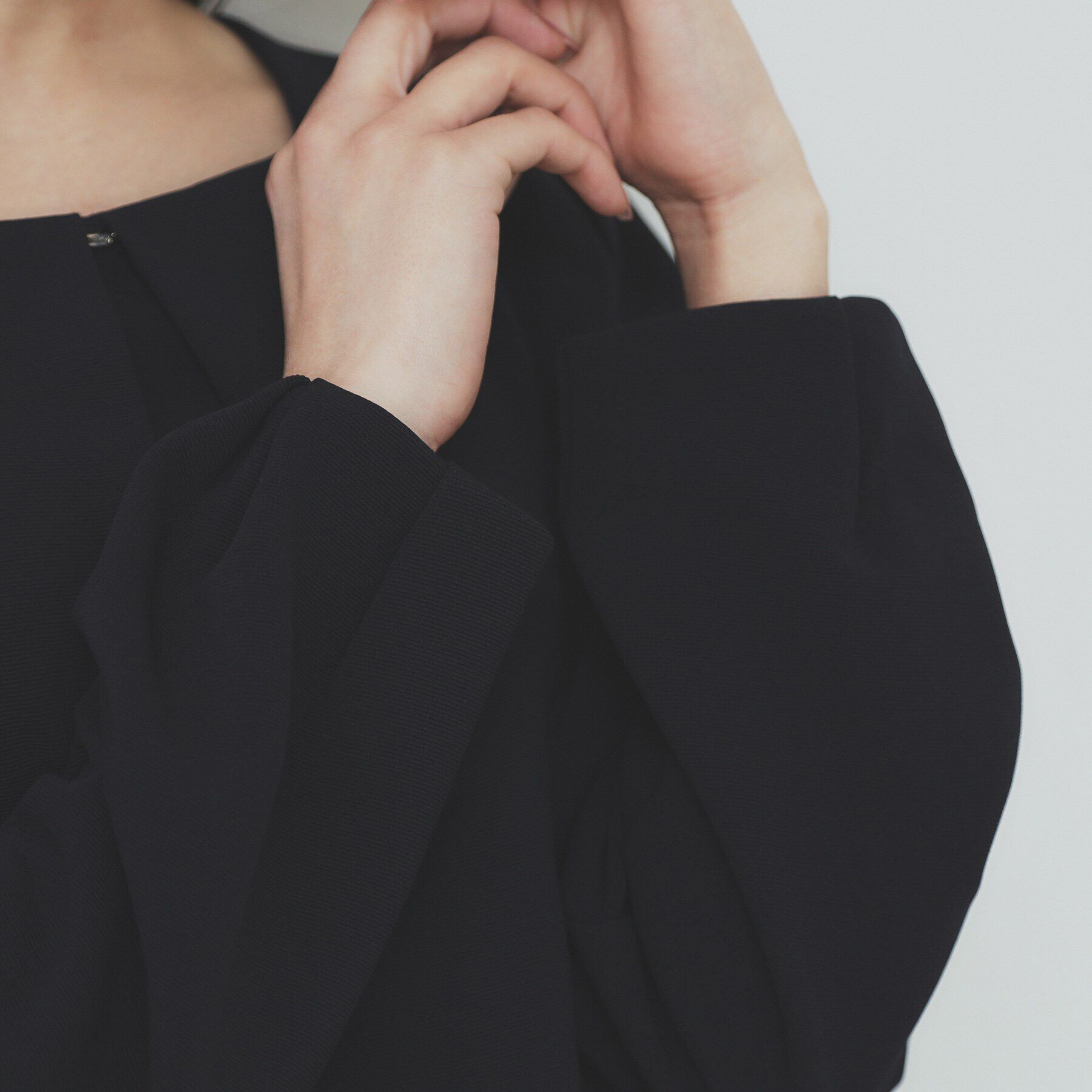 index「キーネックタックデザイントップス【洗濯機洗い可】」|Tシャツ・カットソー|