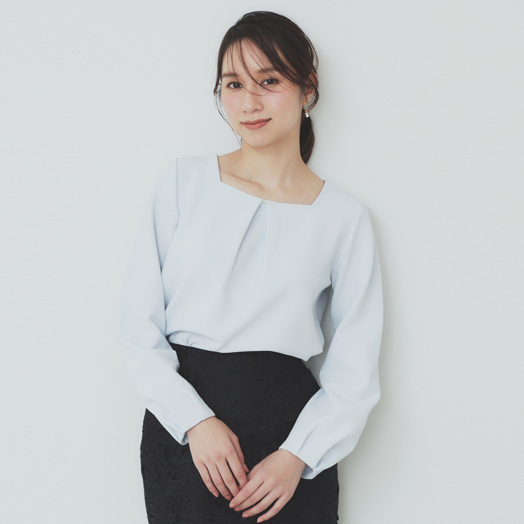 index「キーネックタックデザイントップス【洗濯機洗い可】」|Tシャツ・カットソー|サックスブルー(09