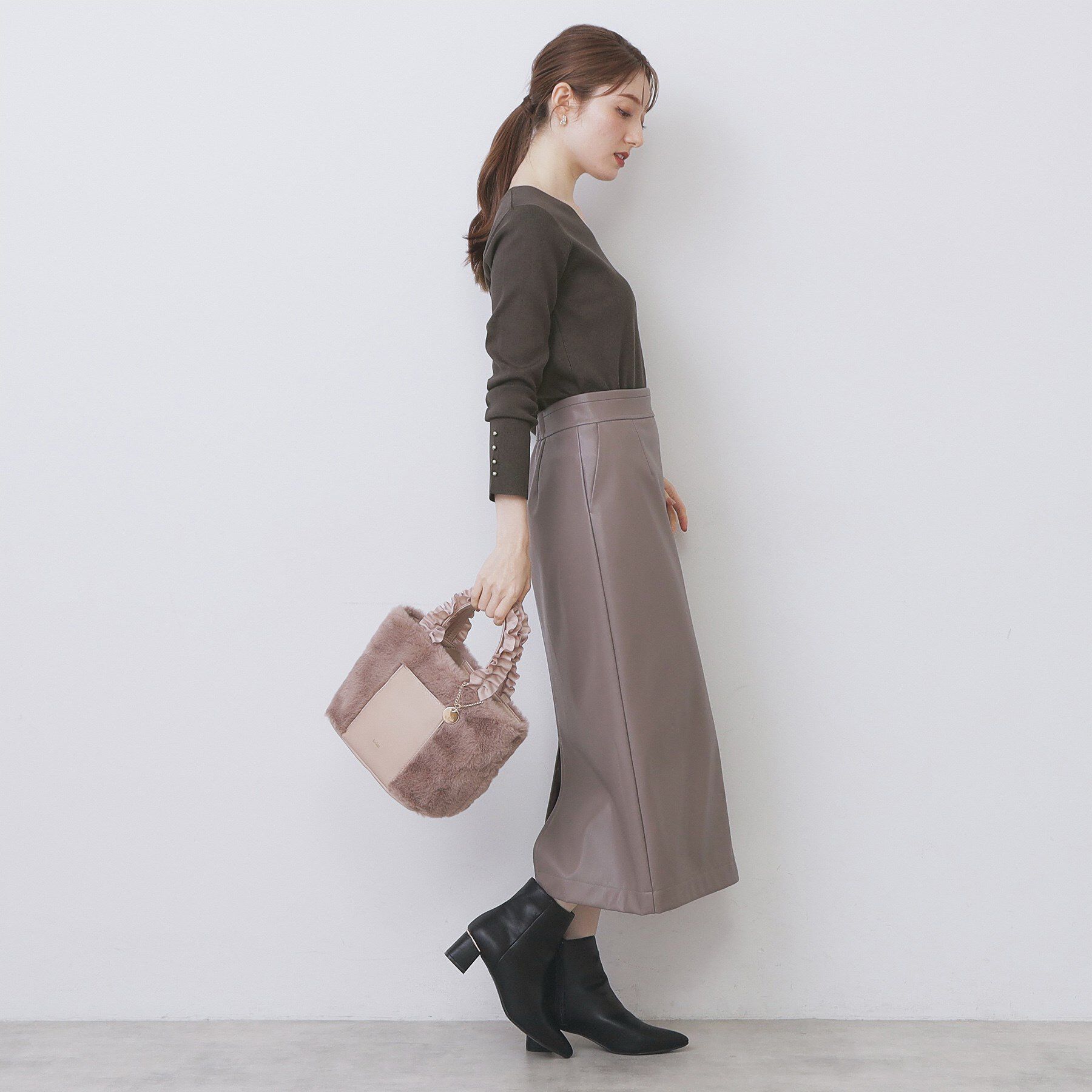 index「ゴールドボタンVネックニット【洗濯機OK】《6col》」|ニット・セーター|