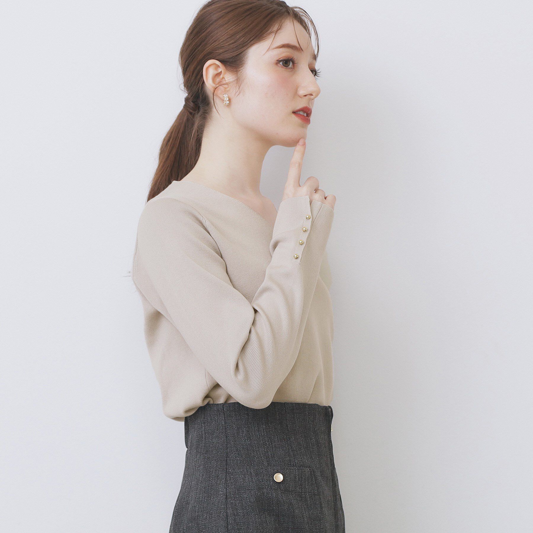 index「ゴールドボタンVネックニット【洗濯機OK】《6col》」|ニット・セーター|