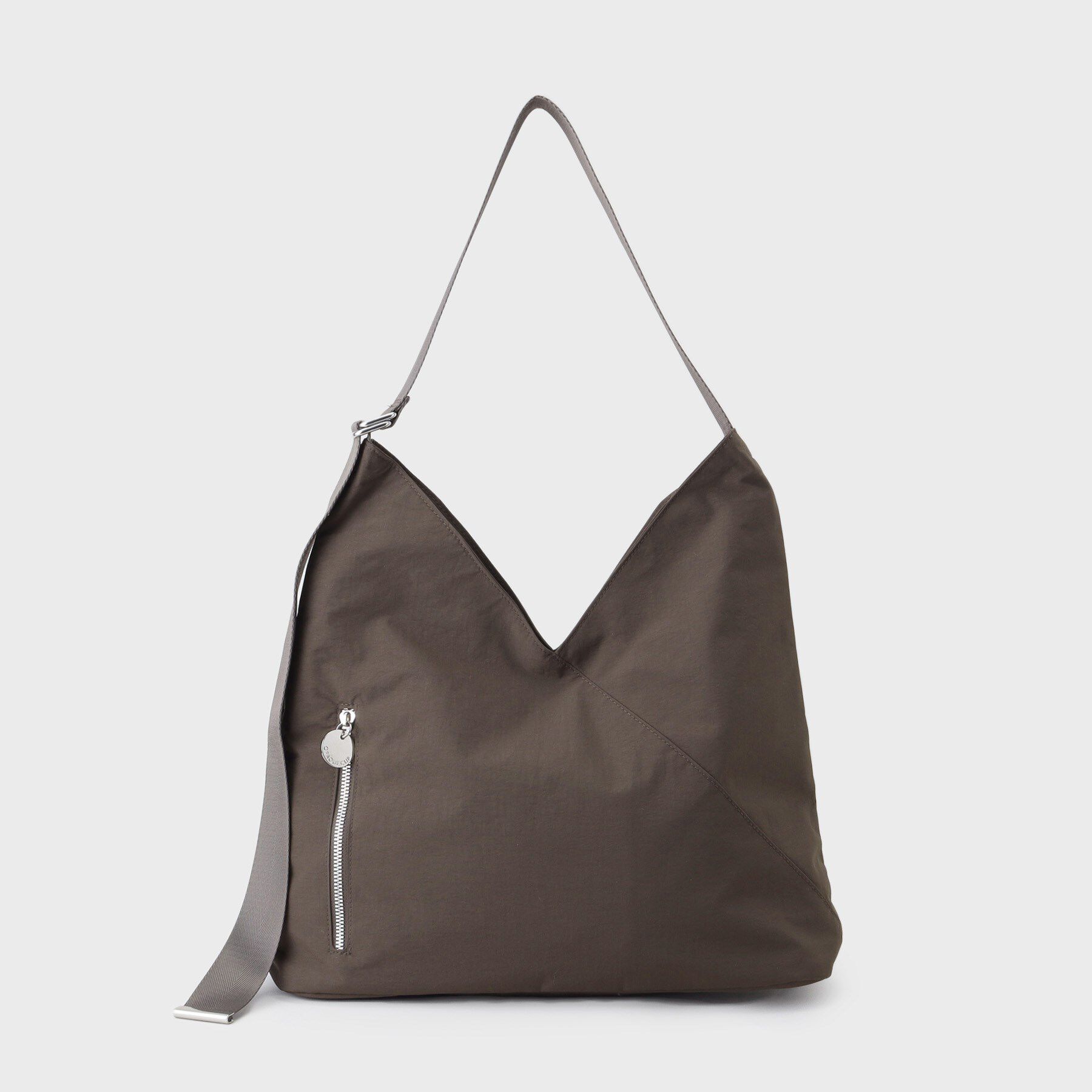 OPAQUE.CLIP「【A4サイズ対応／長さ調整可能】ダブルトライアングルデザインショルダーバッグ」|ショルダー・メッセンジャー|